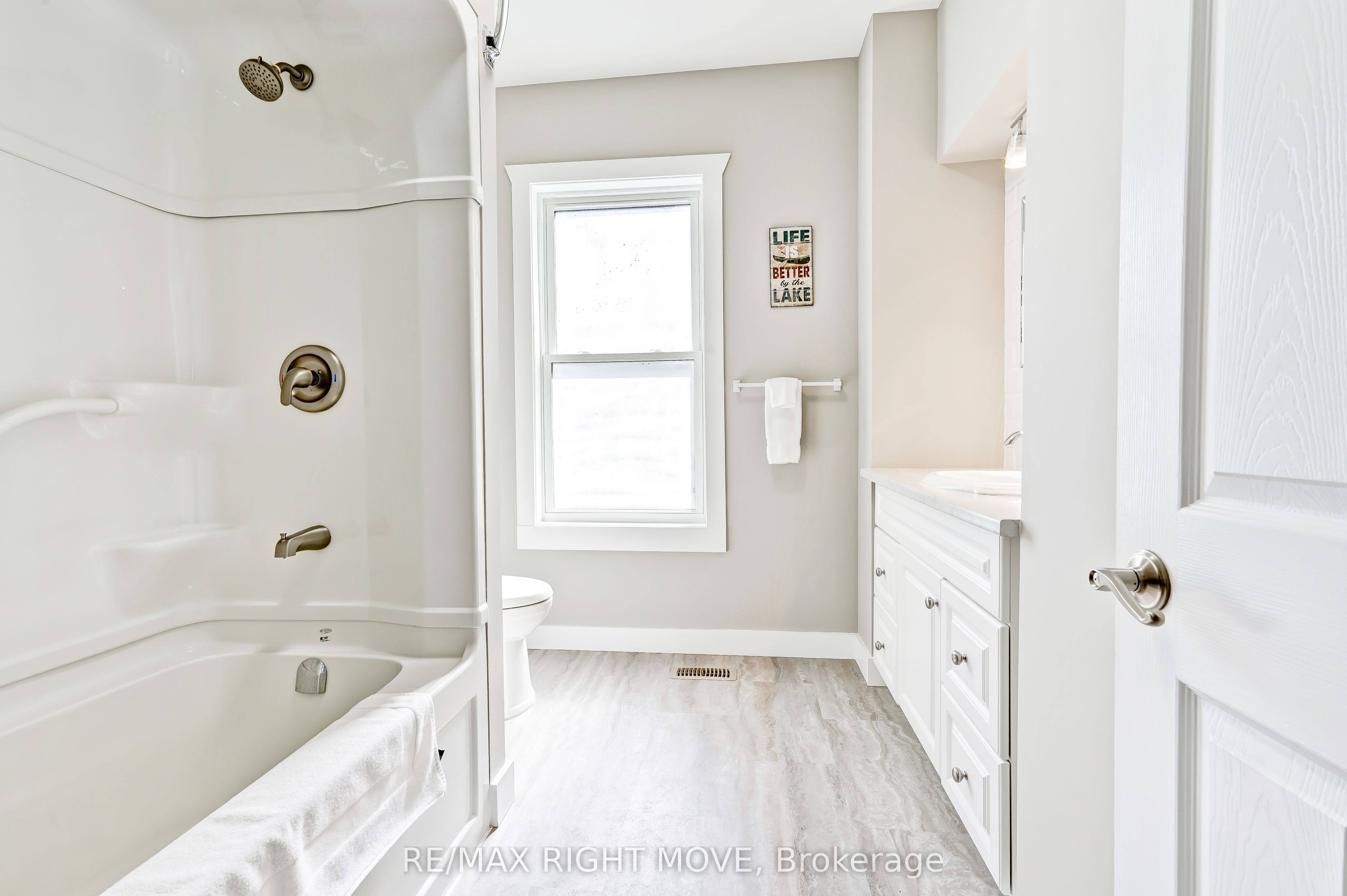 209 Atherley Road Property Photo 13