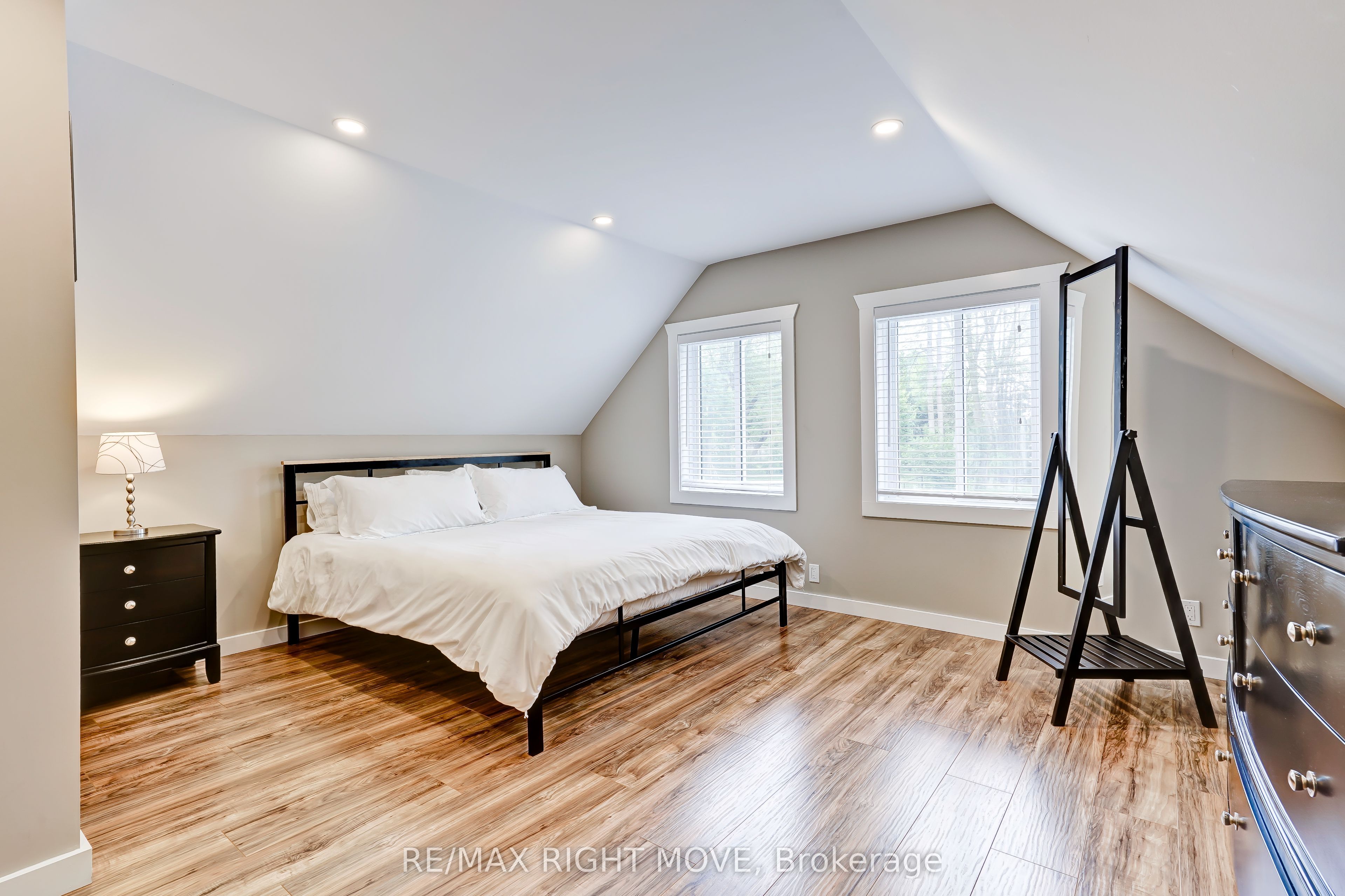 209 Atherley Road Property Photo 18
