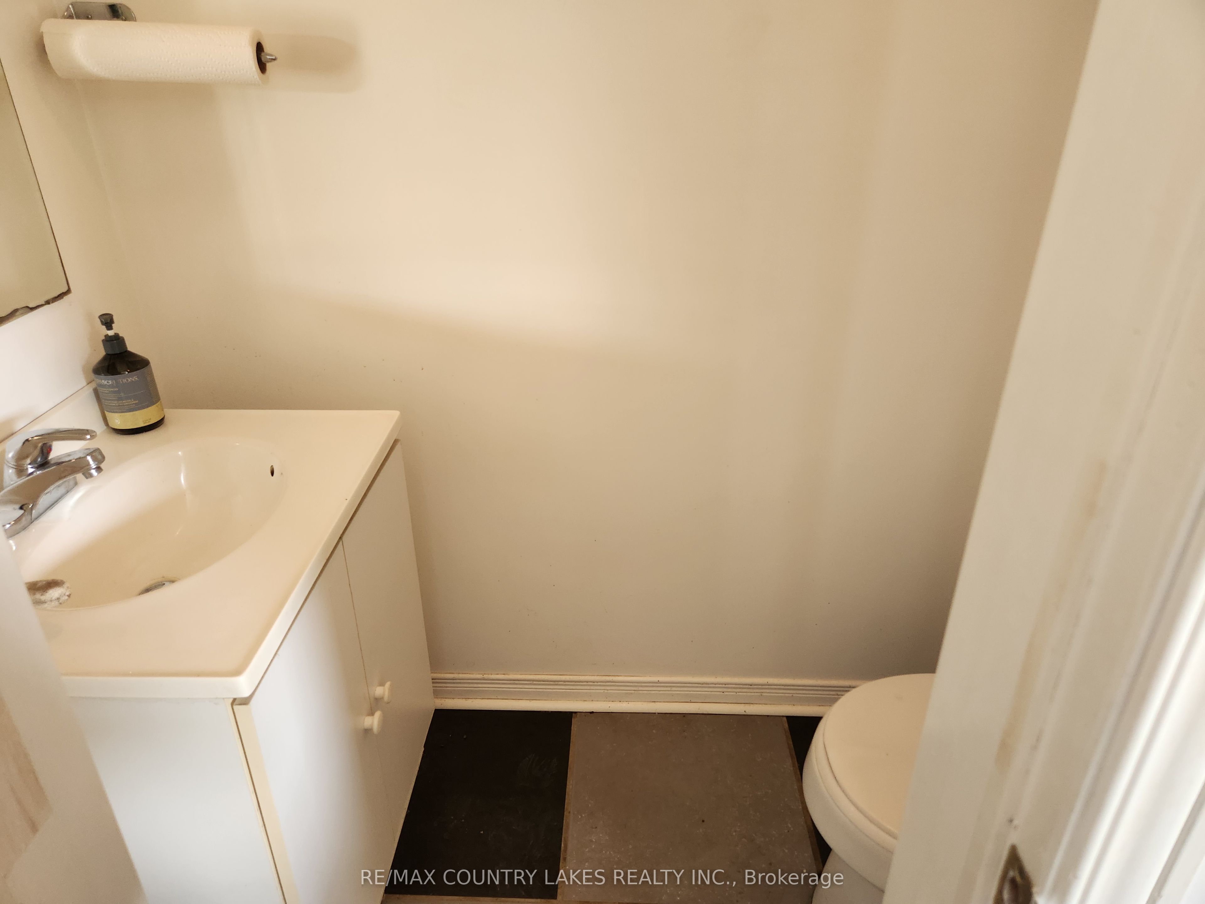 3232 Simcoe Road Property Photo 9