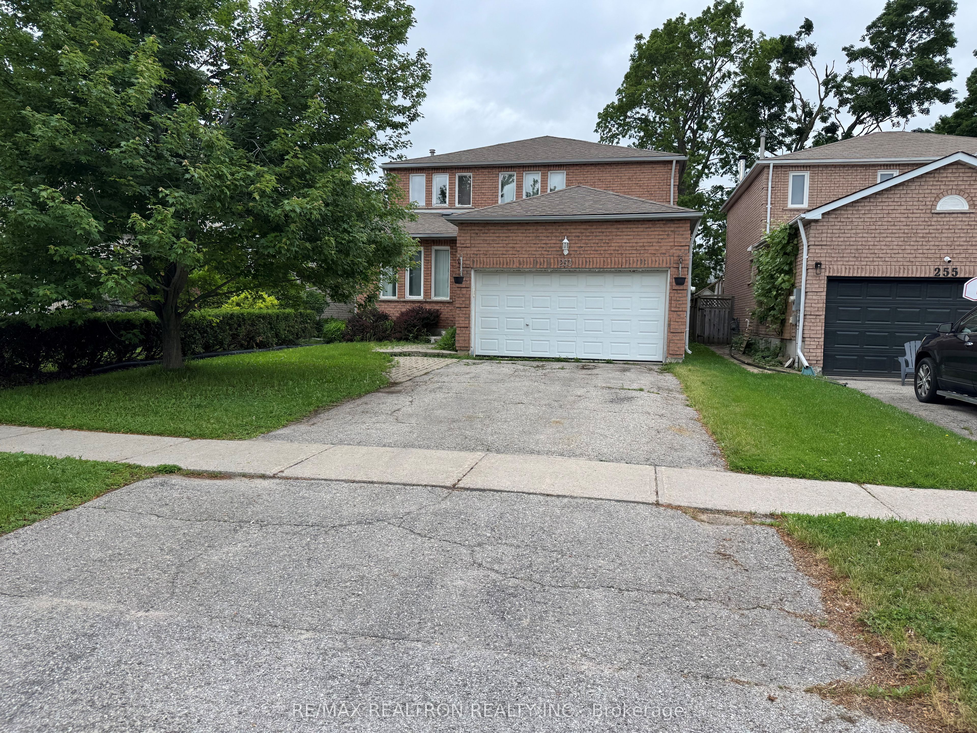 253 Hickling Trail Property Photo 1