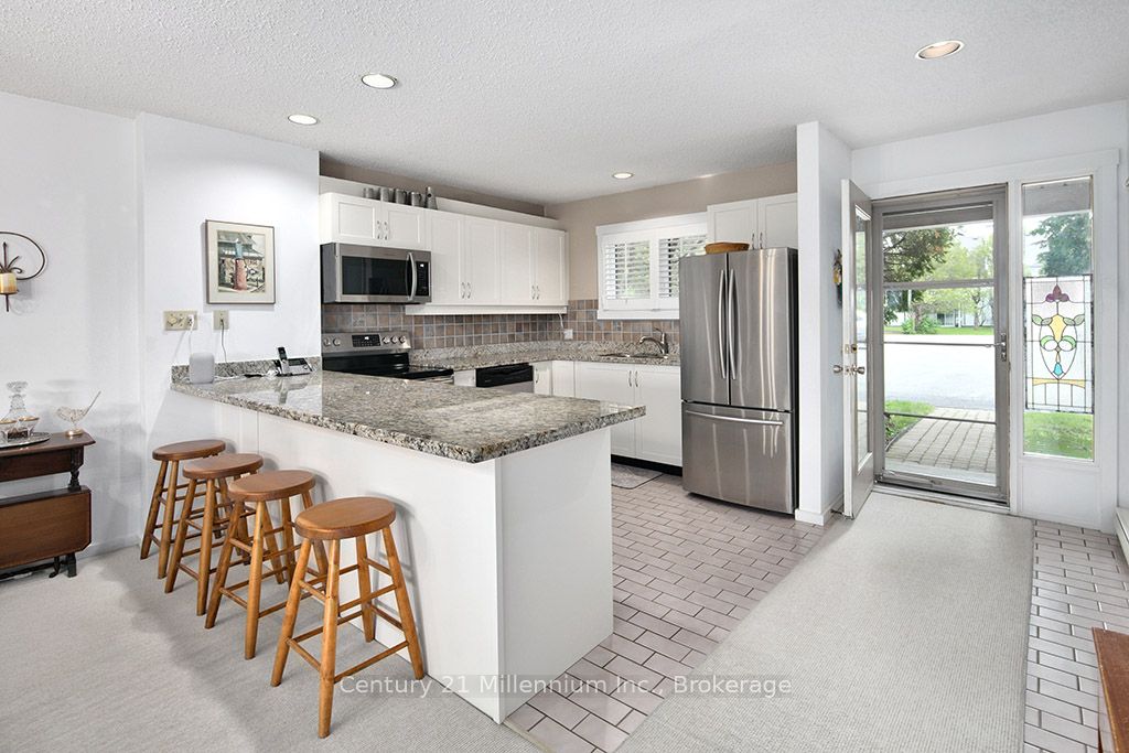 500 Oxbow Crescent Property Photo 3