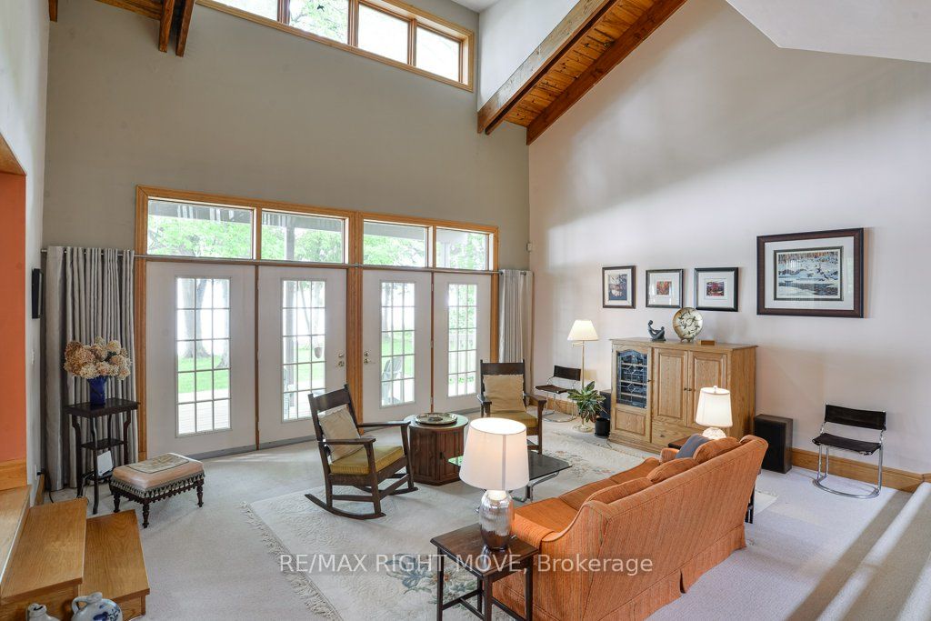3866 Glenrest Drive Property Photo 13
