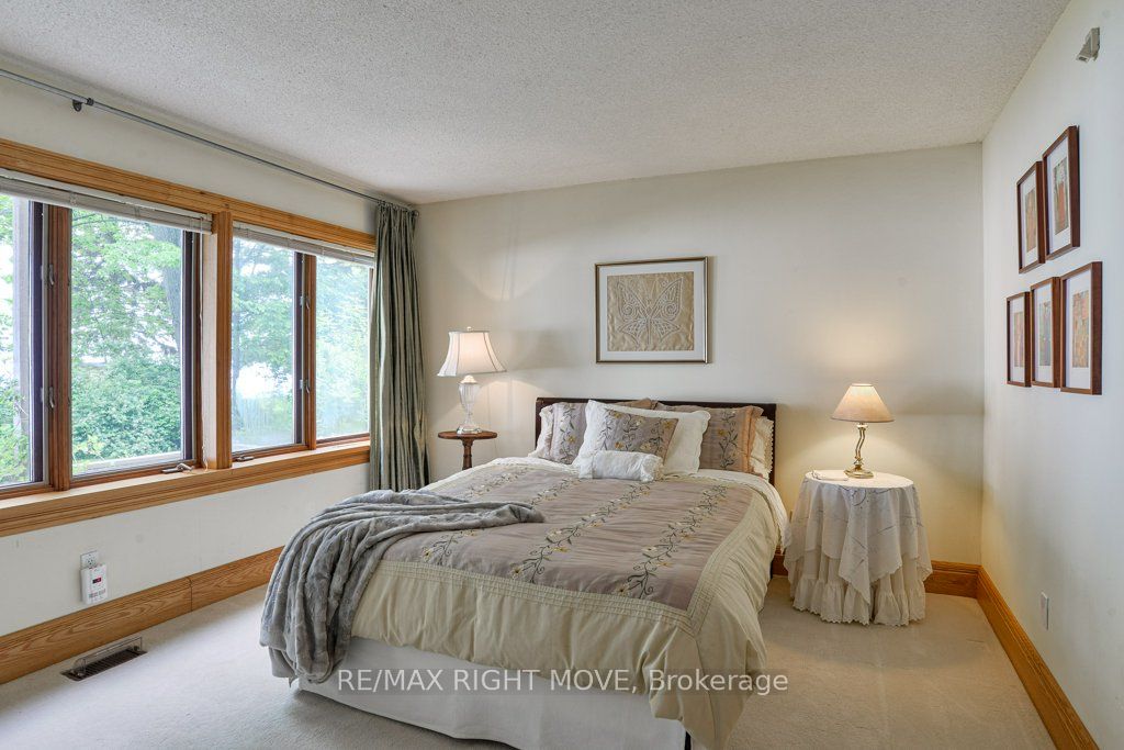 3866 Glenrest Drive Property Photo 23