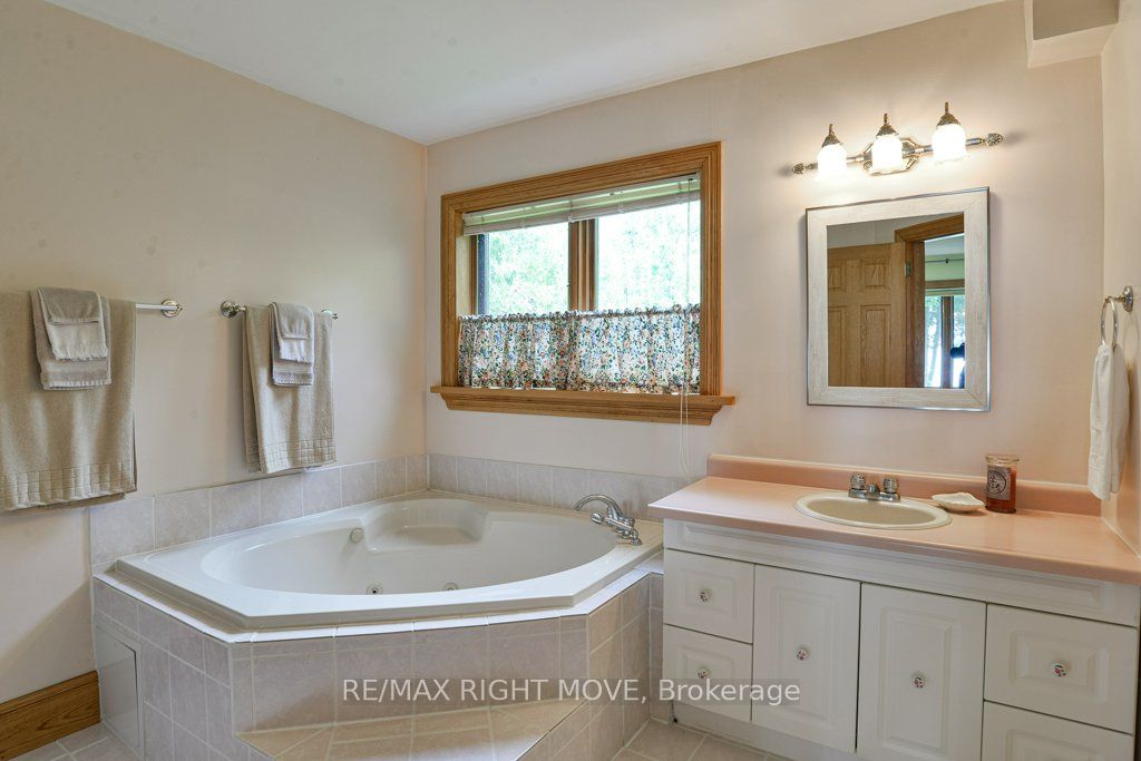 3866 Glenrest Drive Property Photo 25