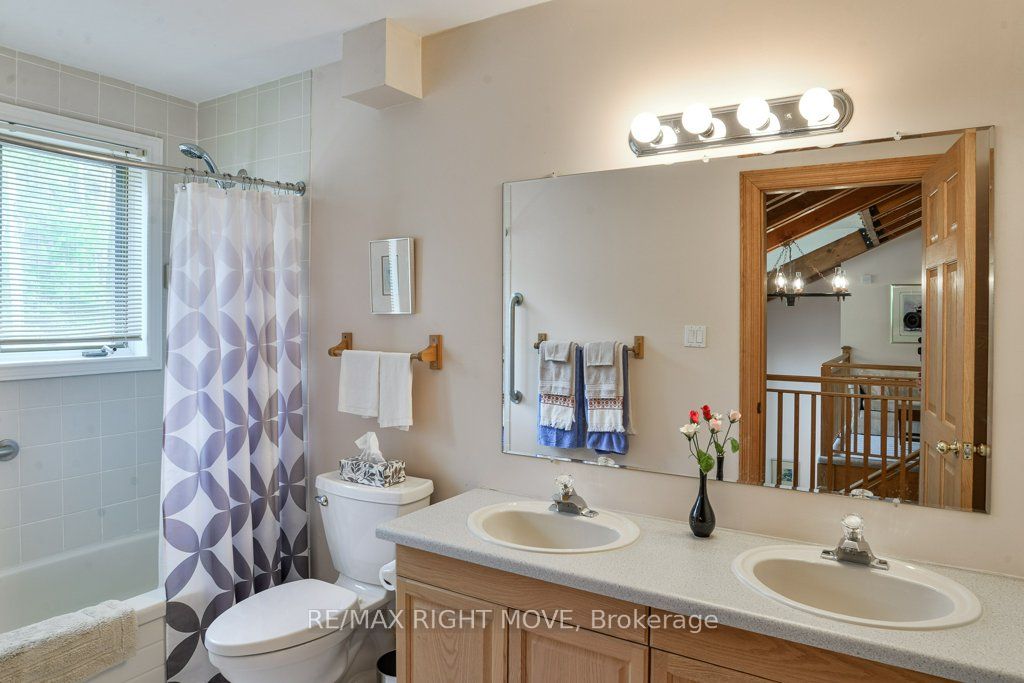3866 Glenrest Drive Property Photo 34