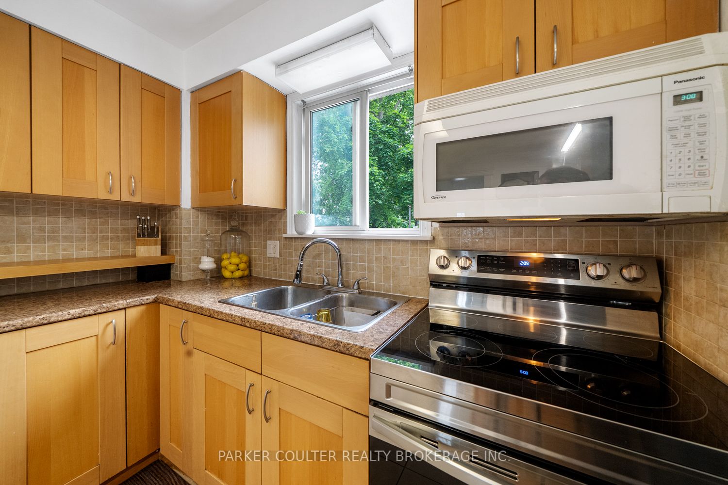 23 Chaucer Crescent Property Photo 13