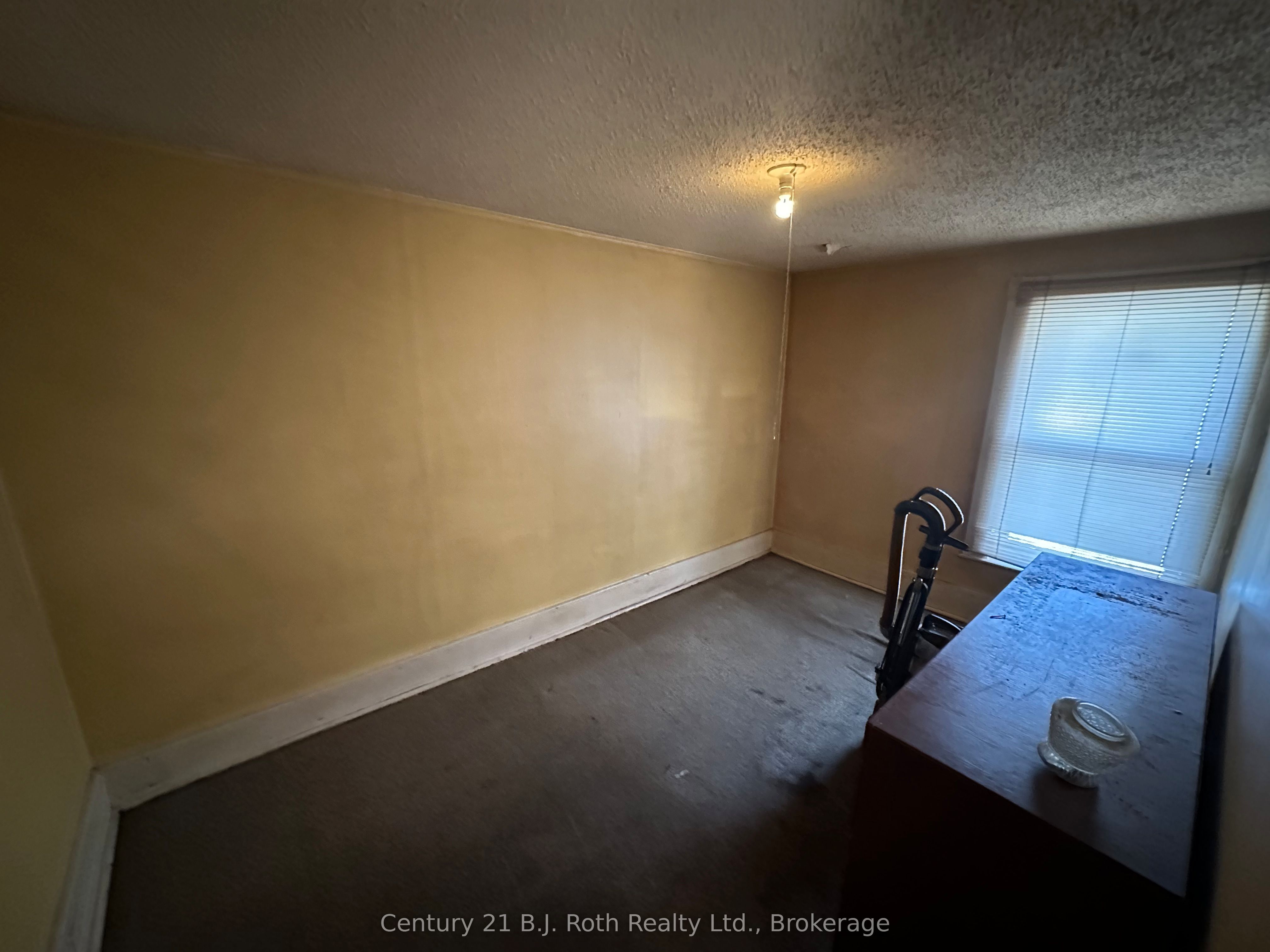 371 West Street N Property Photo 4