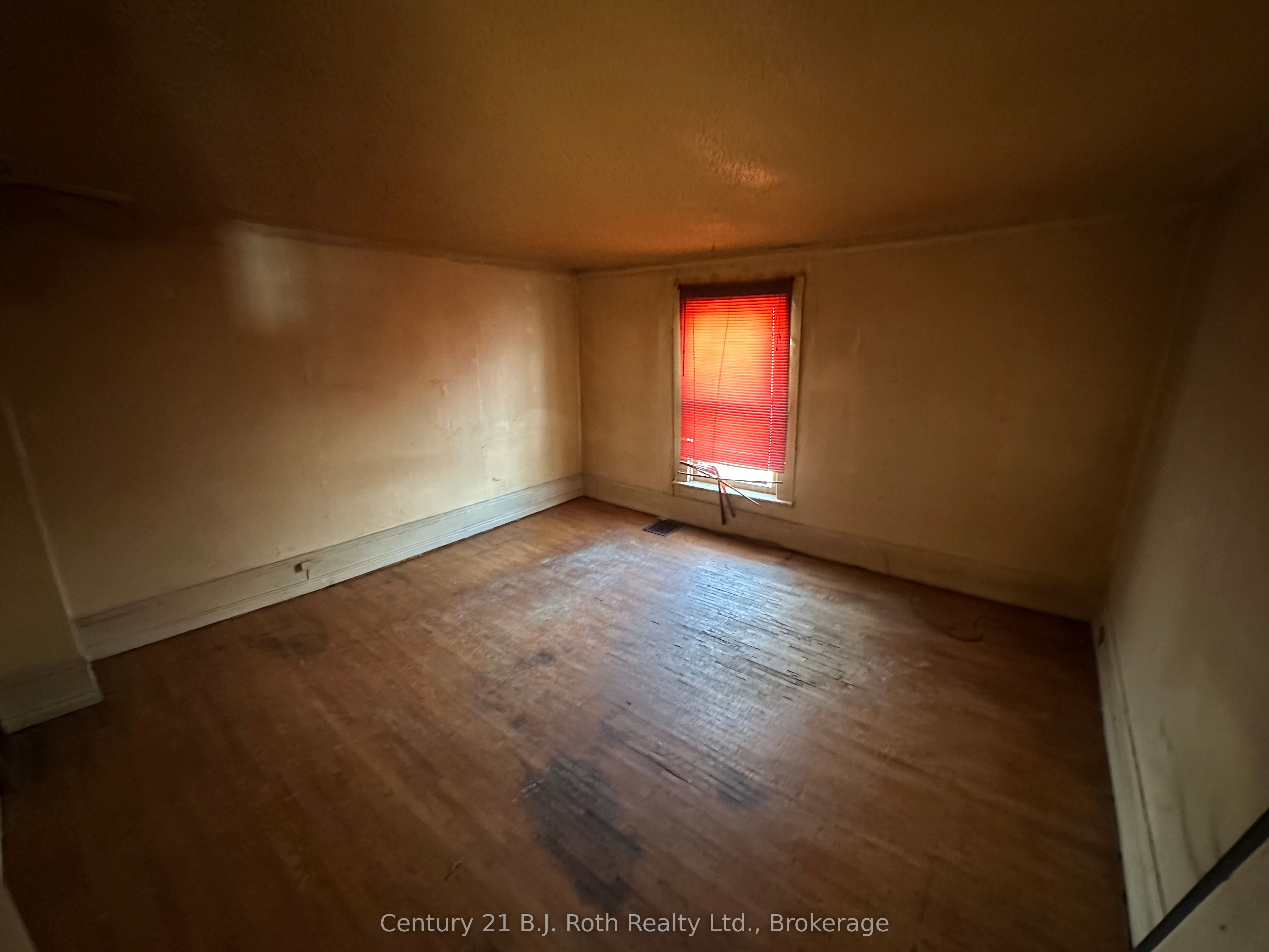371 West Street N Property Photo 6