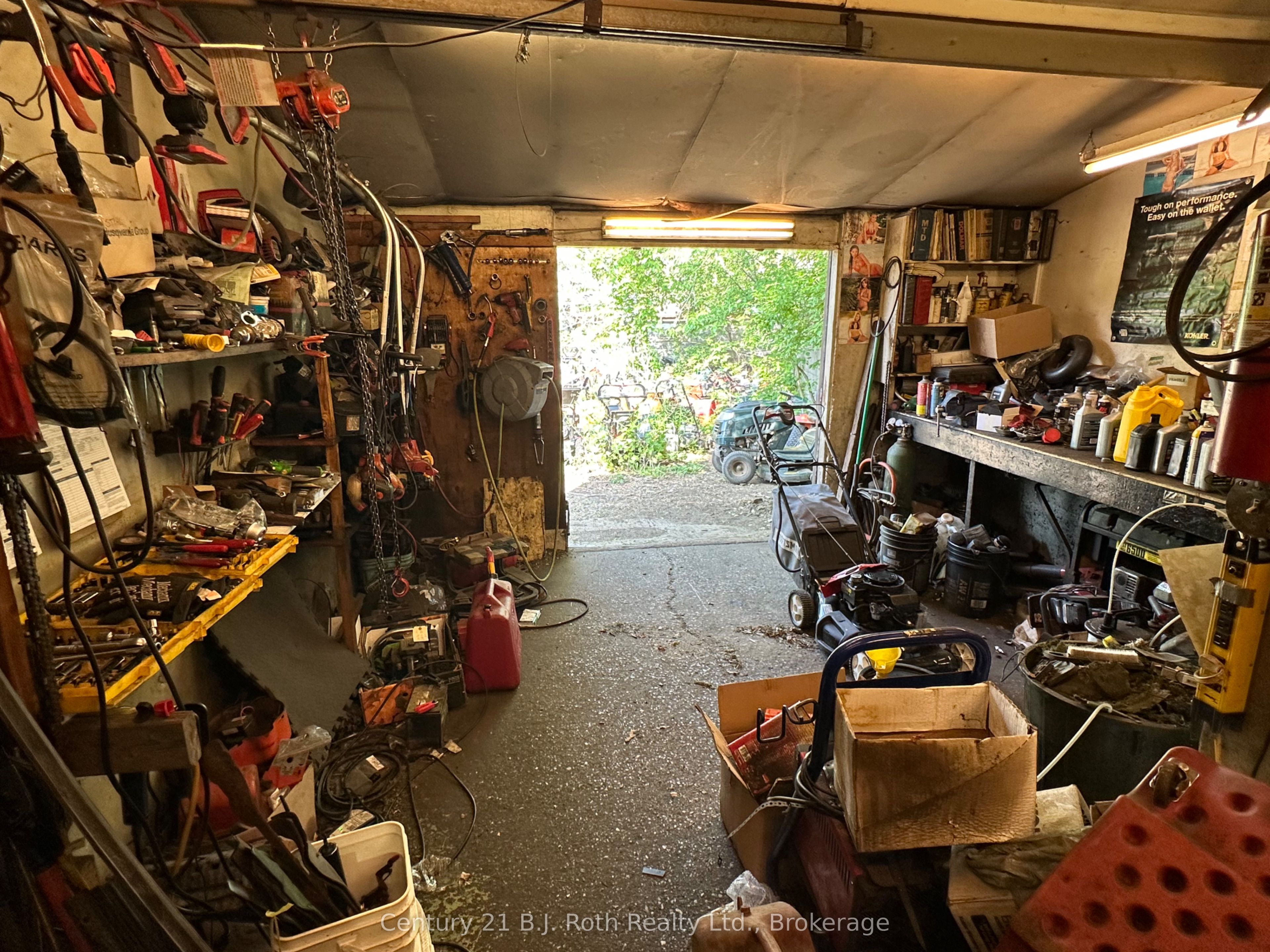 371 West Street N Property Photo 8