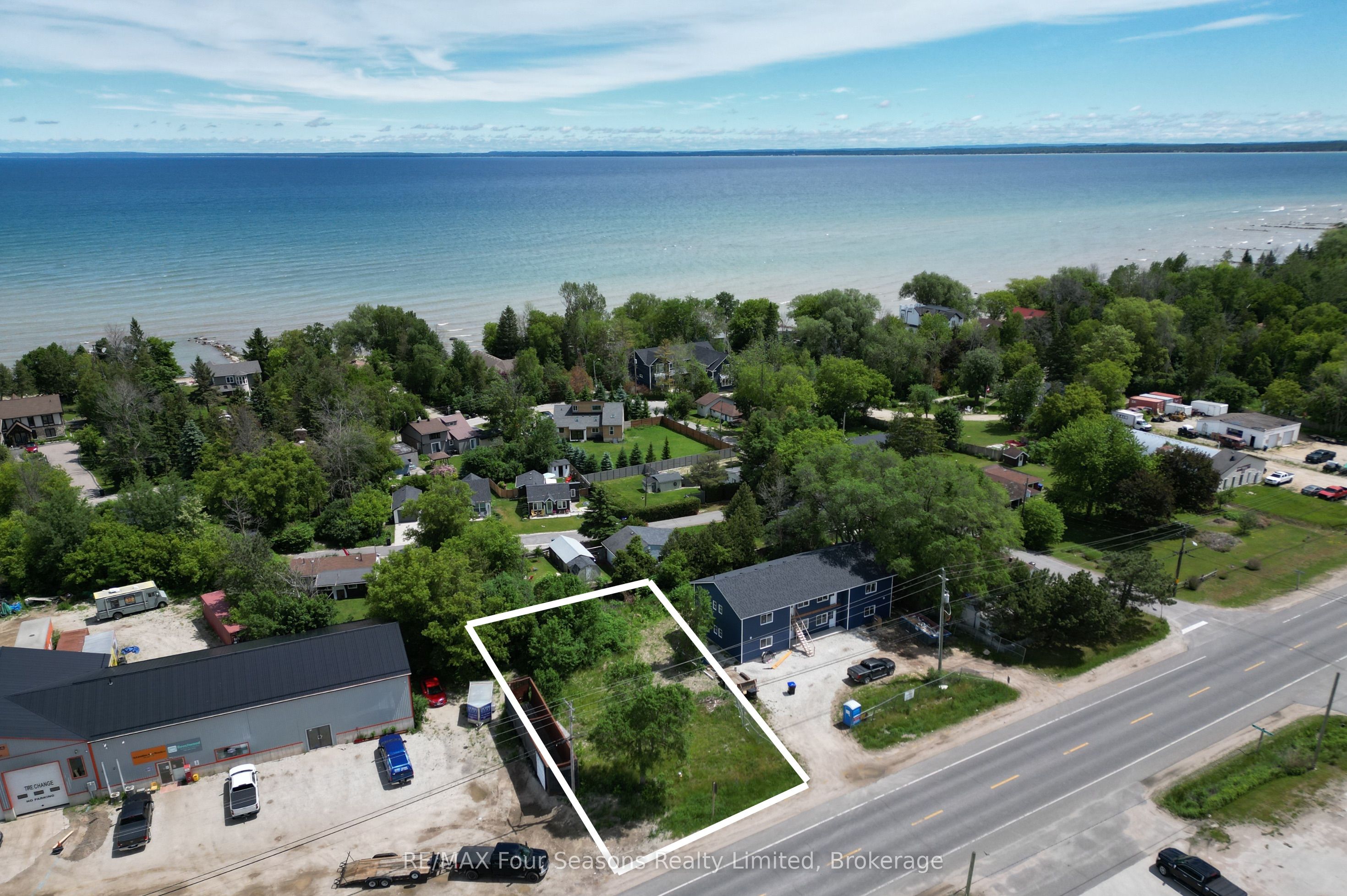 9596 Beachwood Road Property Photo 1