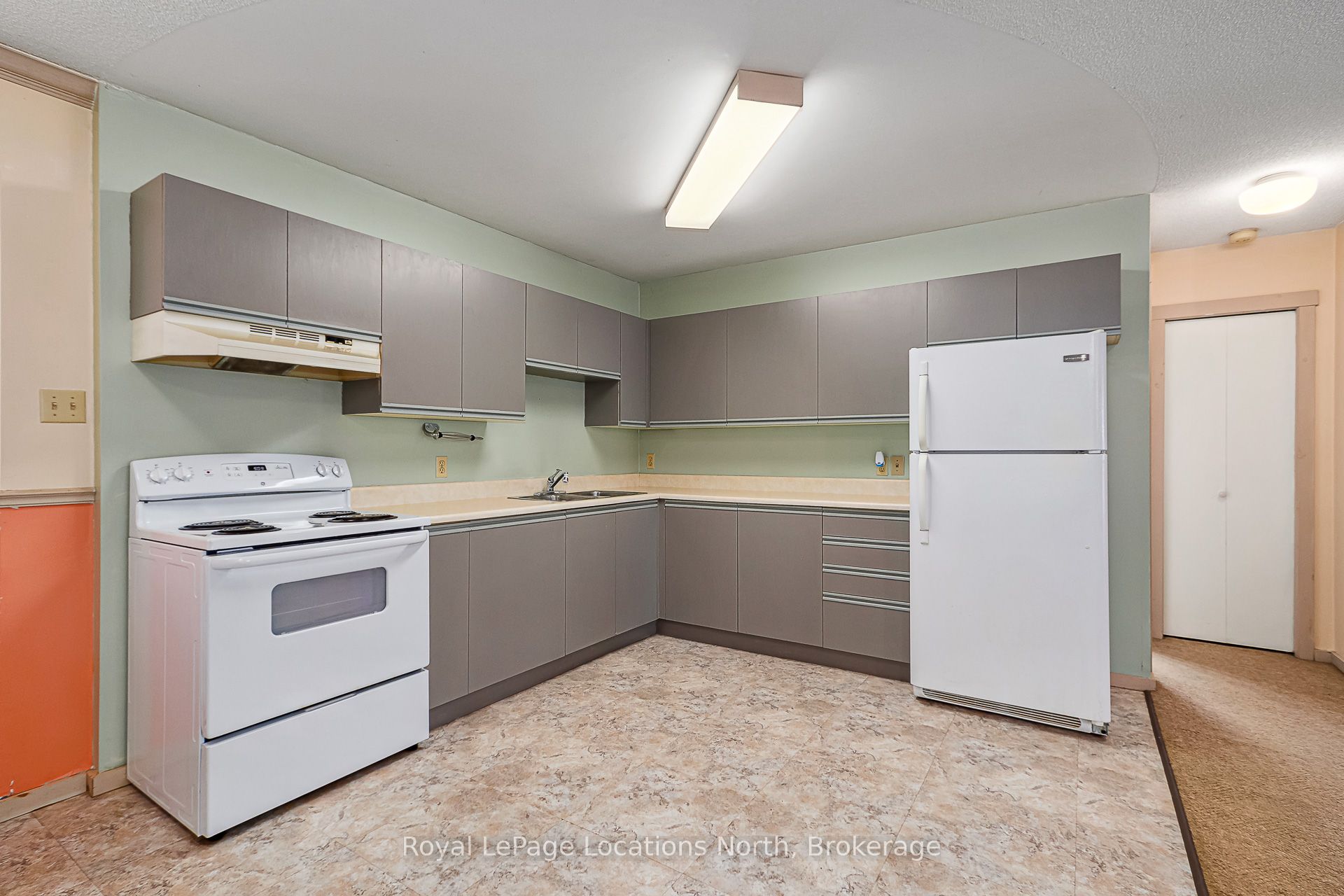 891 River Road W 1 Property Photo 3