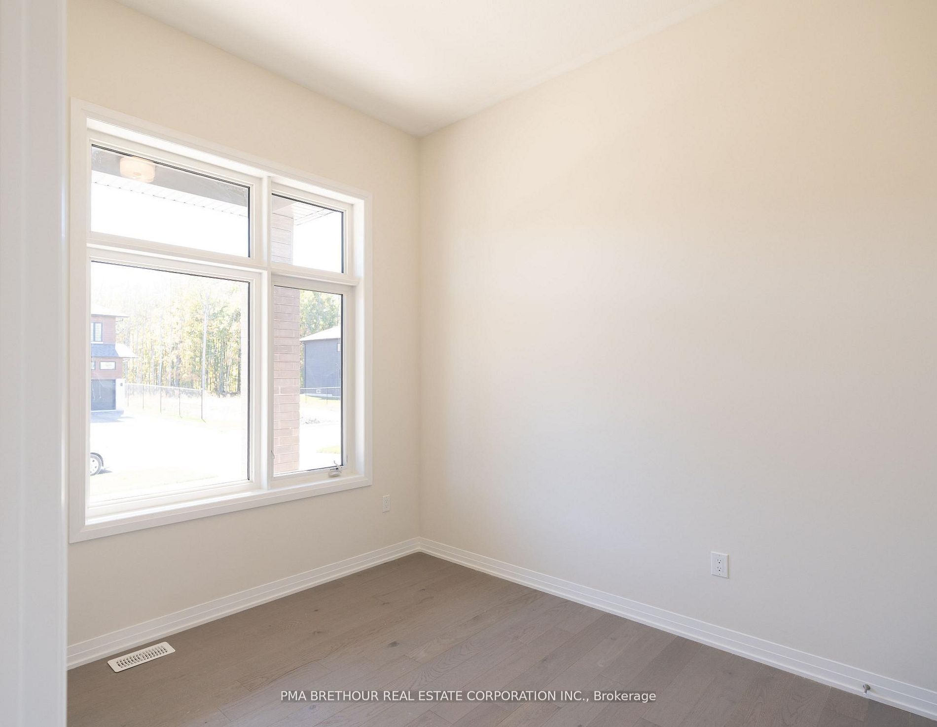 3164 Searidge Street Property Photo 6