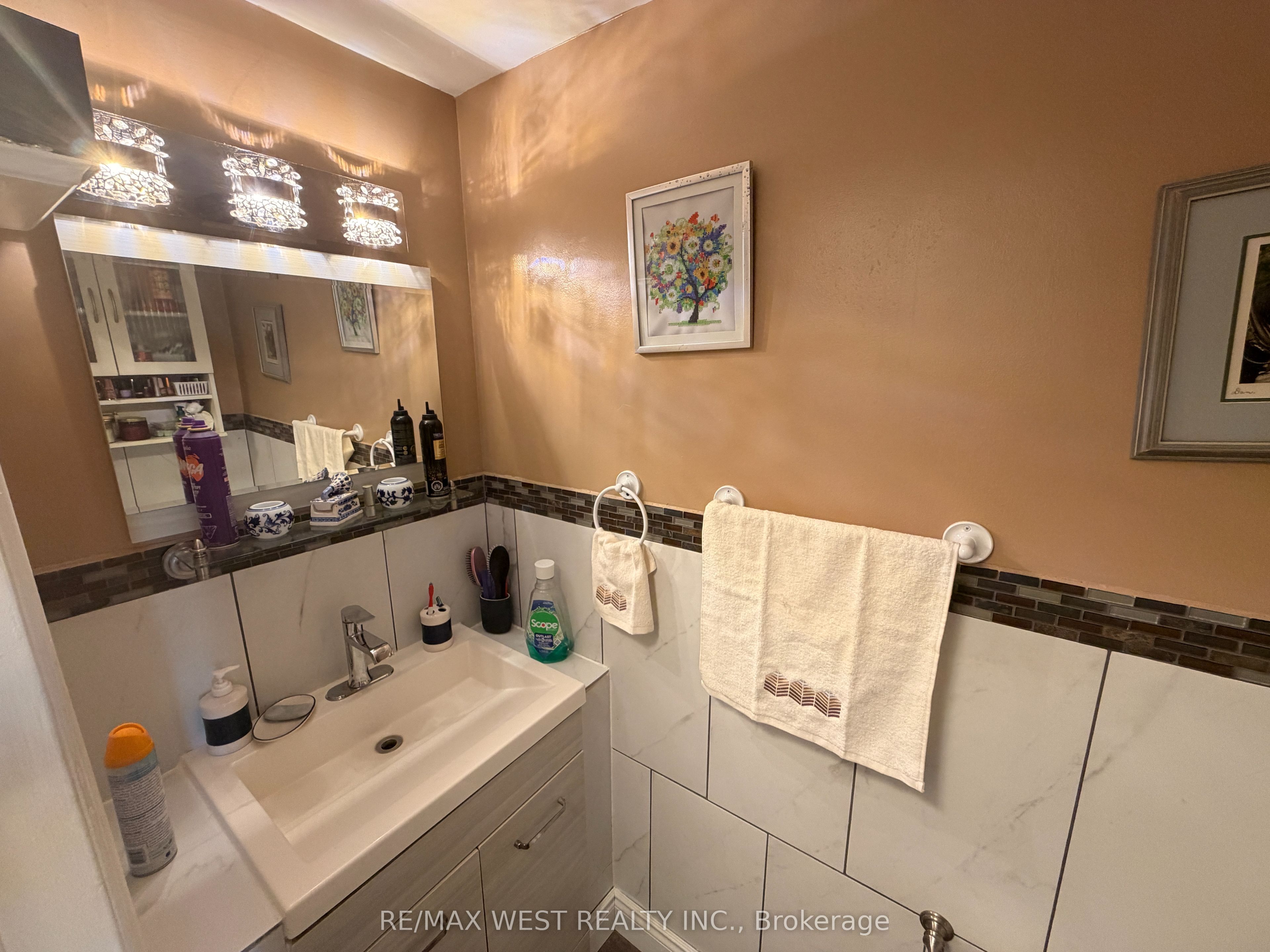 87 Athabaska Road Property Photo 9