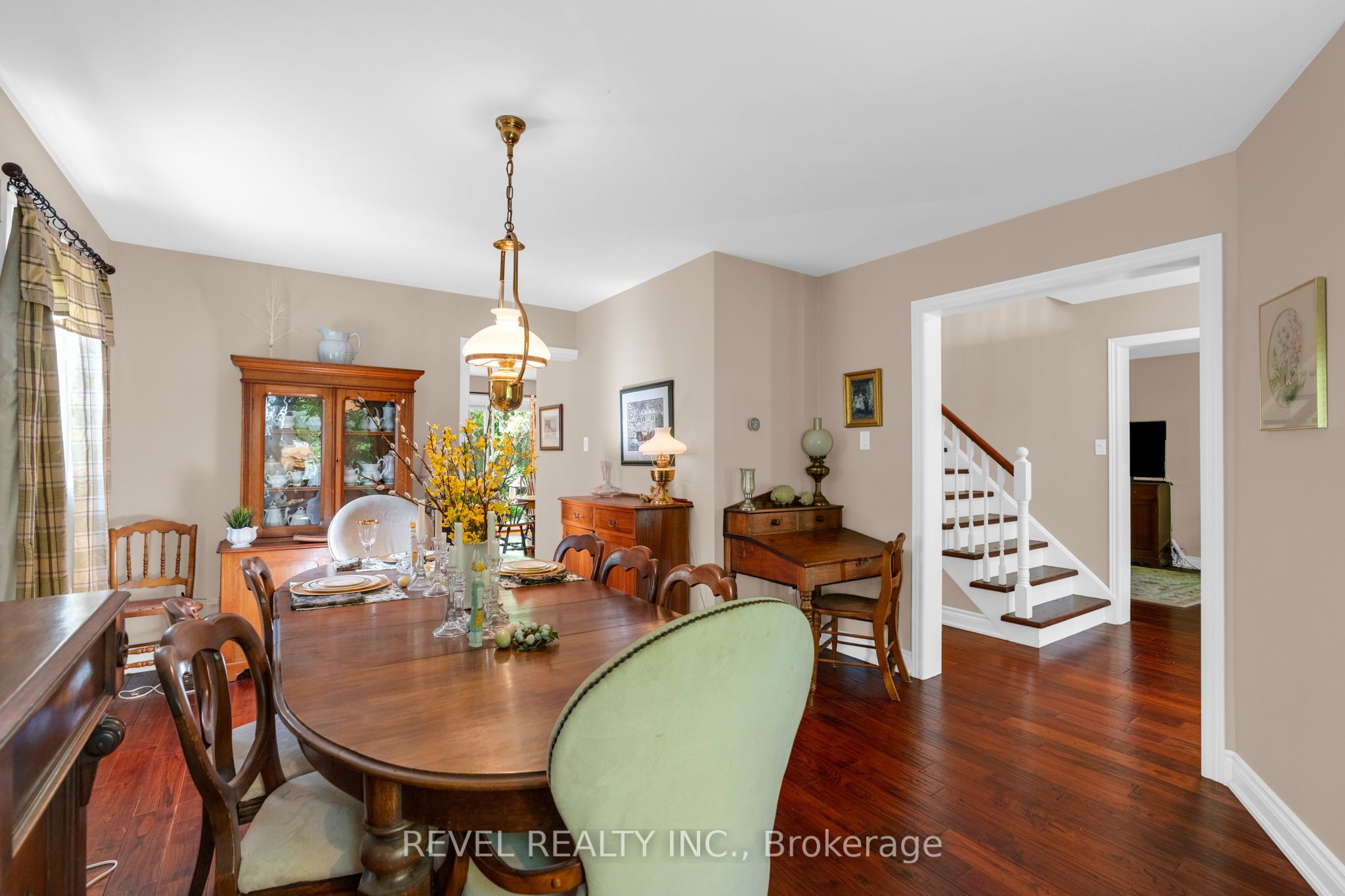 33 Falling Brook Drive Property Photo 6