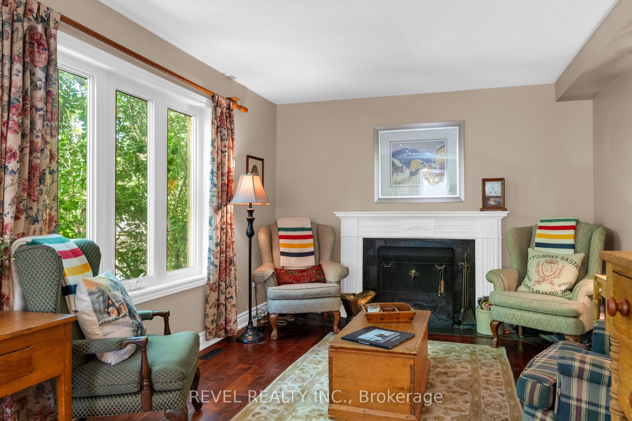 33 Falling Brook Drive Property Photo 11