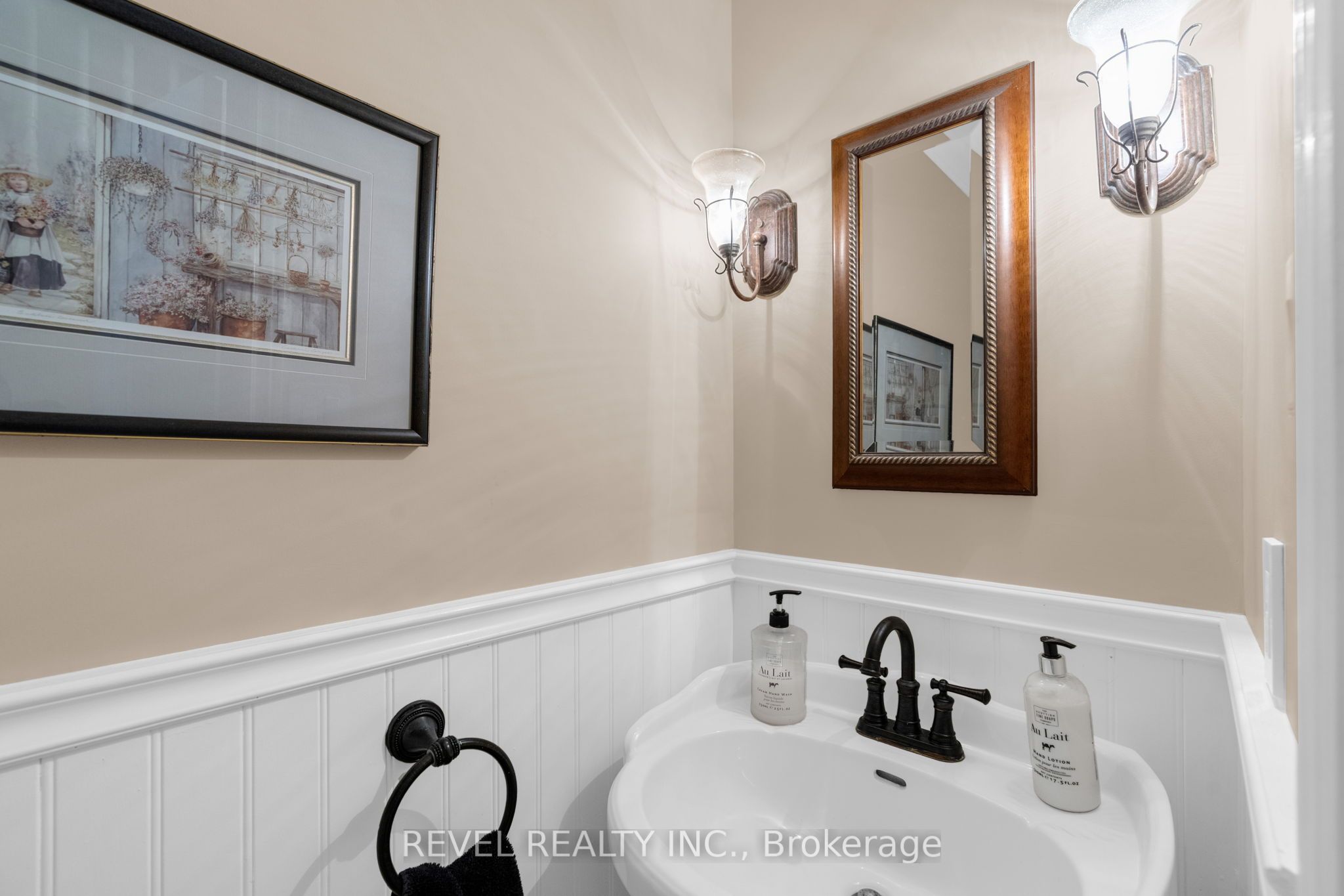 33 Falling Brook Drive Property Photo 13