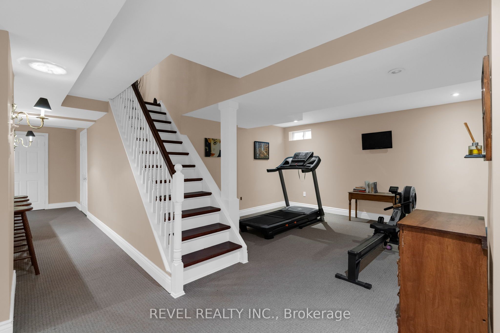 33 Falling Brook Drive Property Photo 21