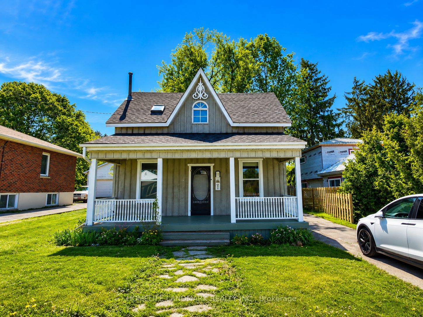 111 Penetang Street Property Photo 1