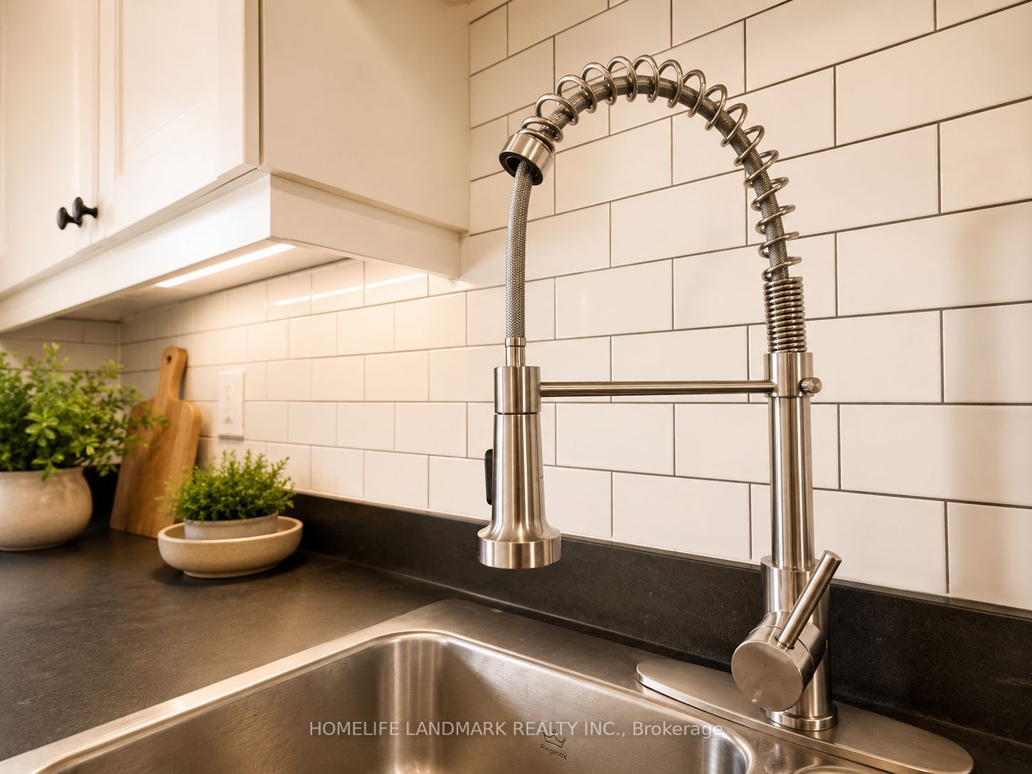 111 Penetang Street Property Photo 10