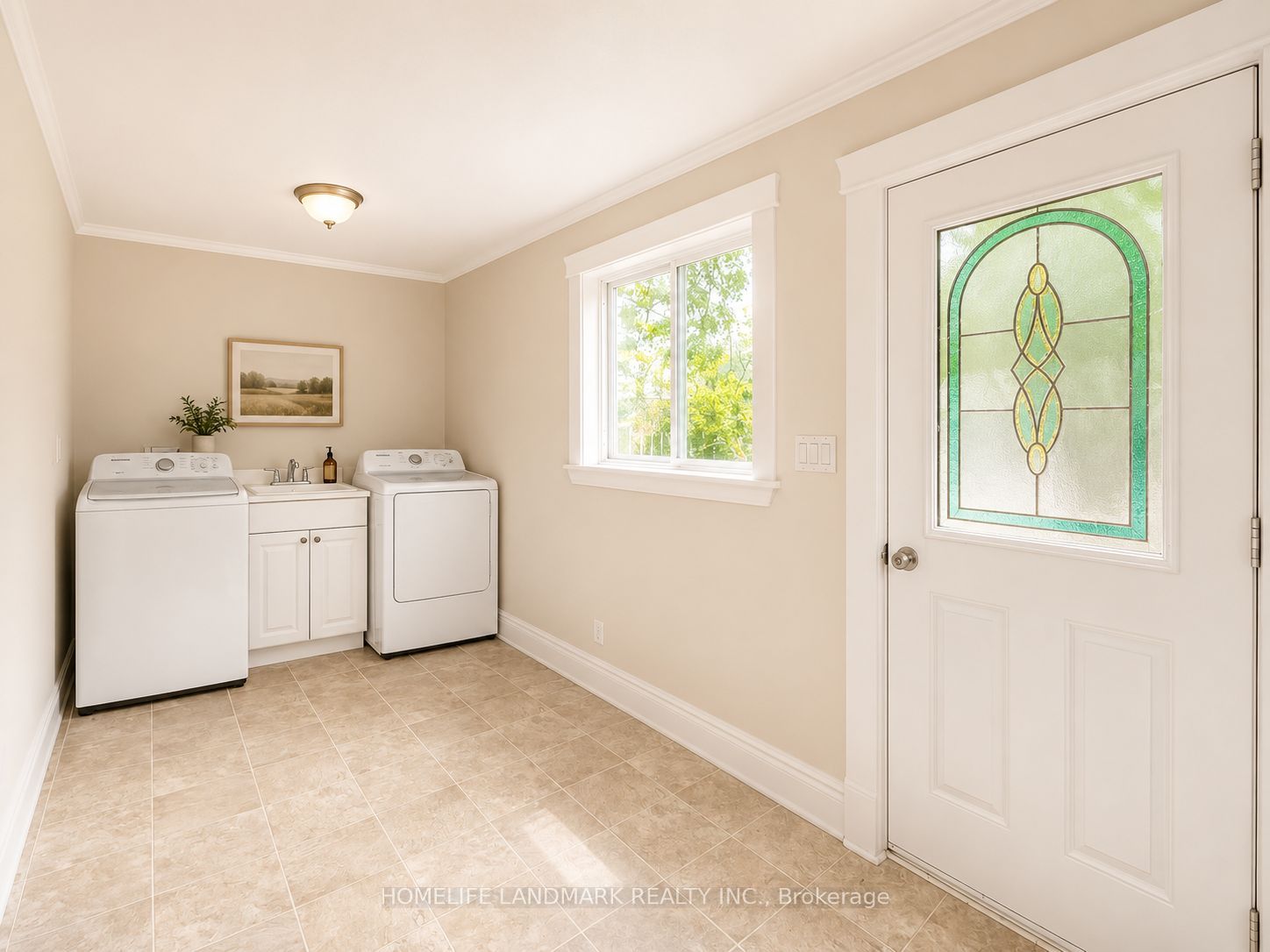 111 Penetang Street Property Photo 11