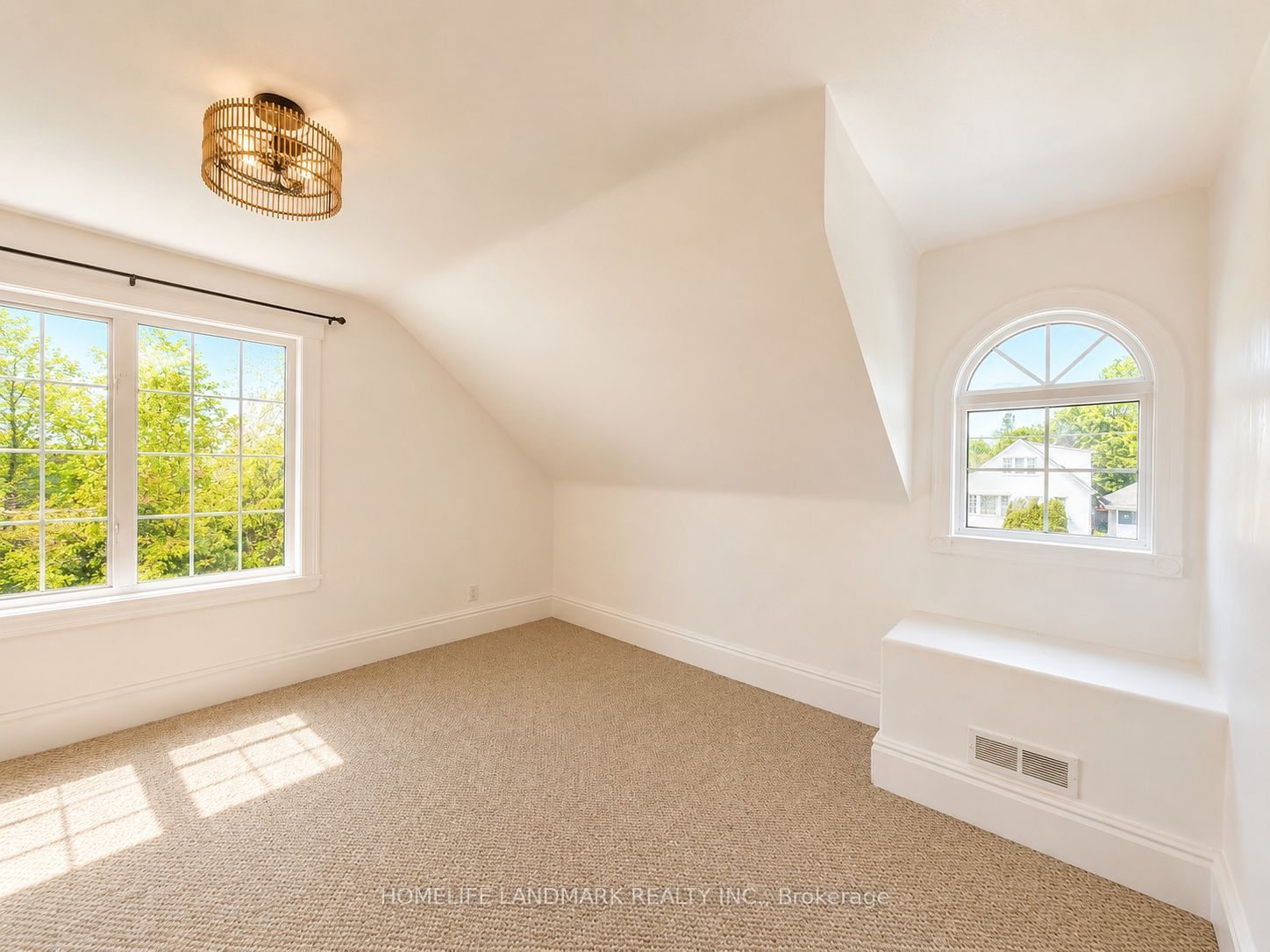 111 Penetang Street Property Photo 17
