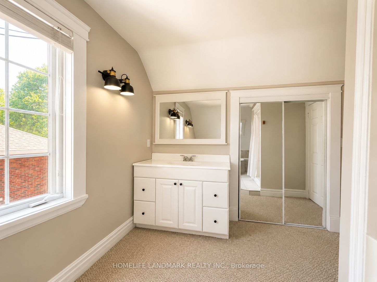 111 Penetang Street Property Photo 19