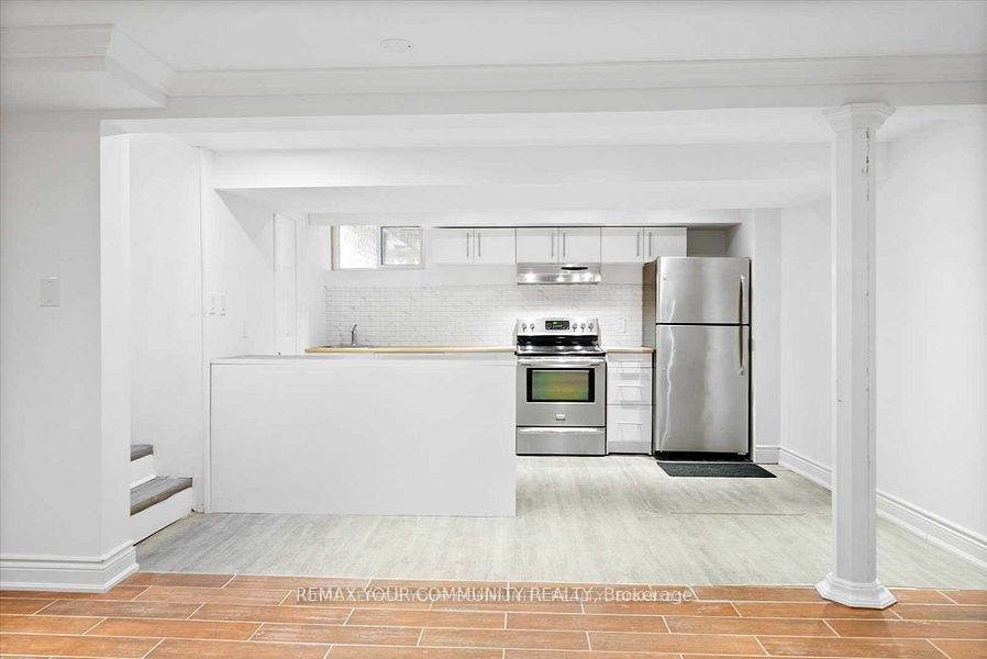 93 Westmount Drive S Lower Property Photo 2