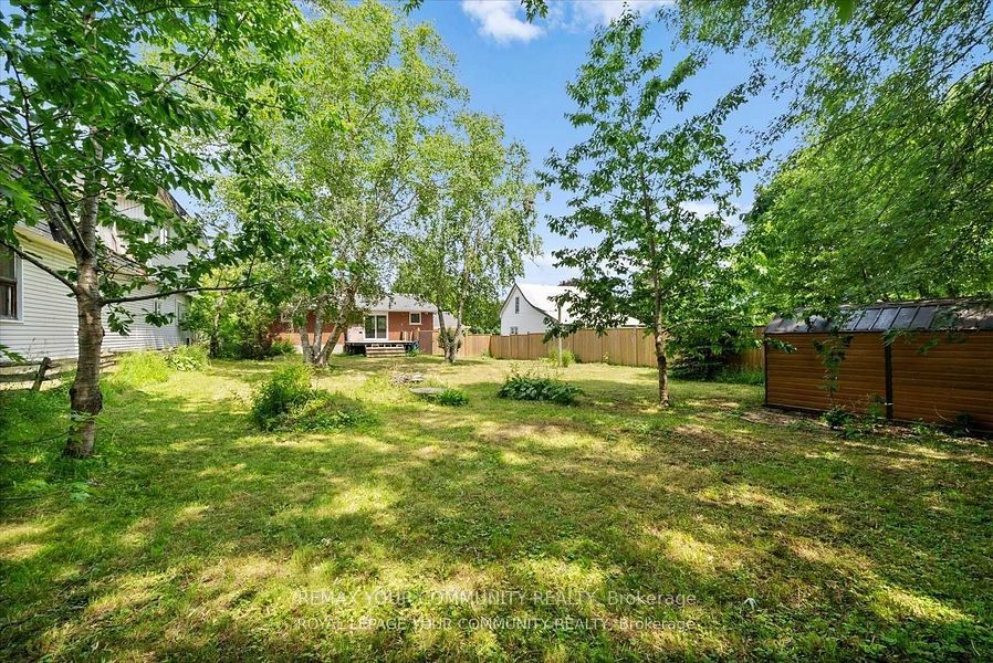 93 Westmount Drive S Lower Property Photo 10