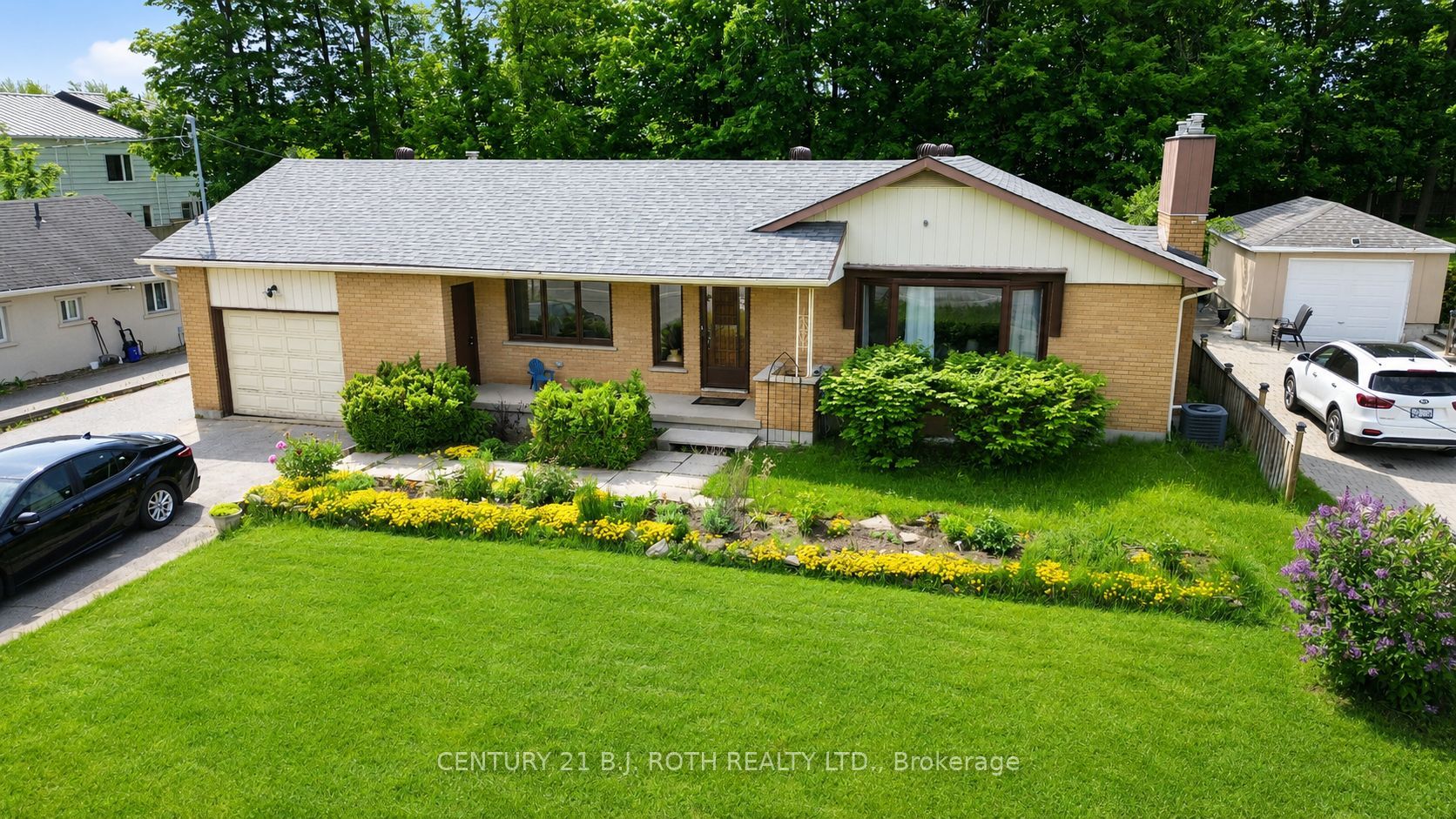 823 Essa Road Property Photo 1