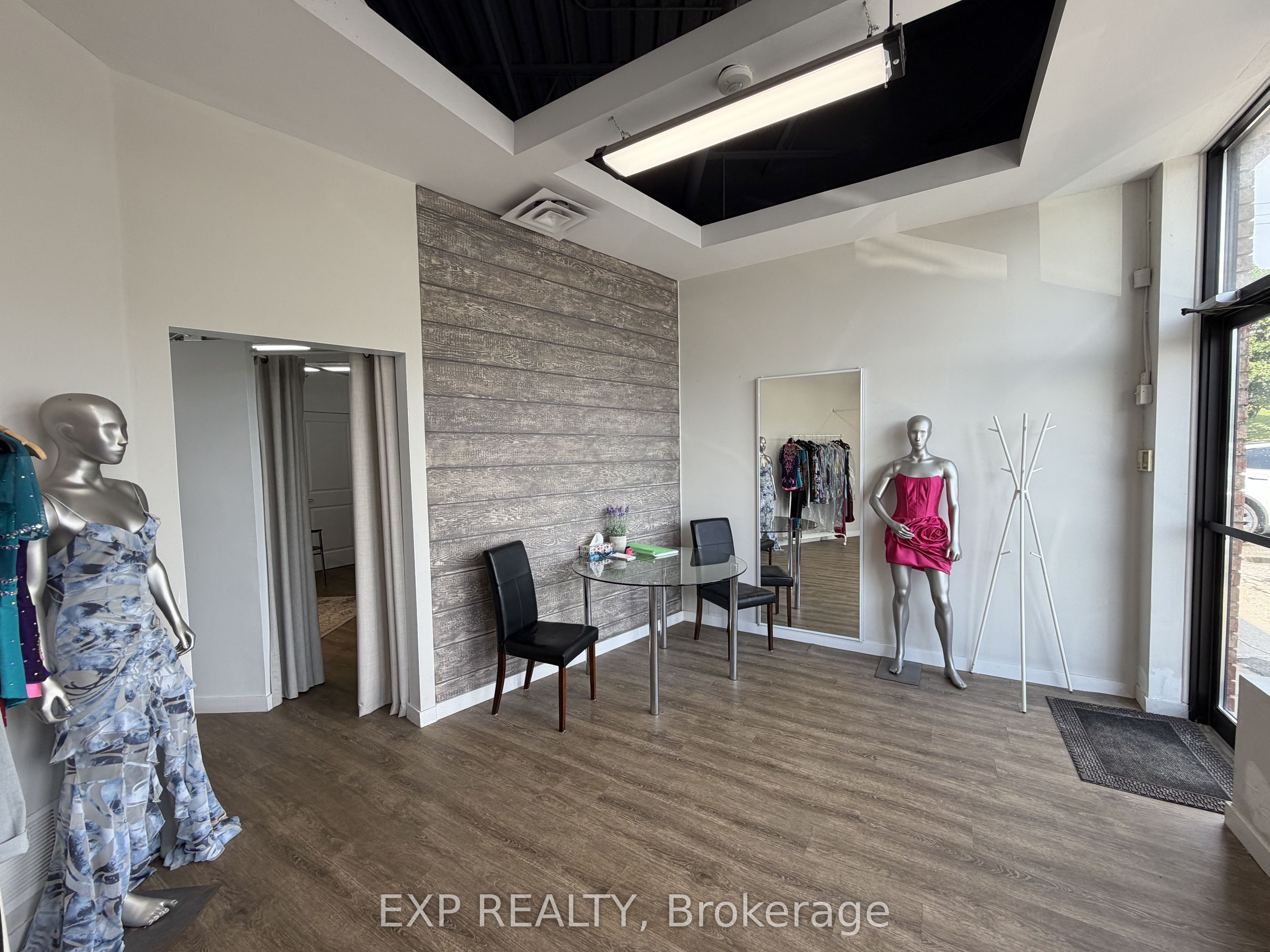 384 Yonge Street 11 Property Photo 6