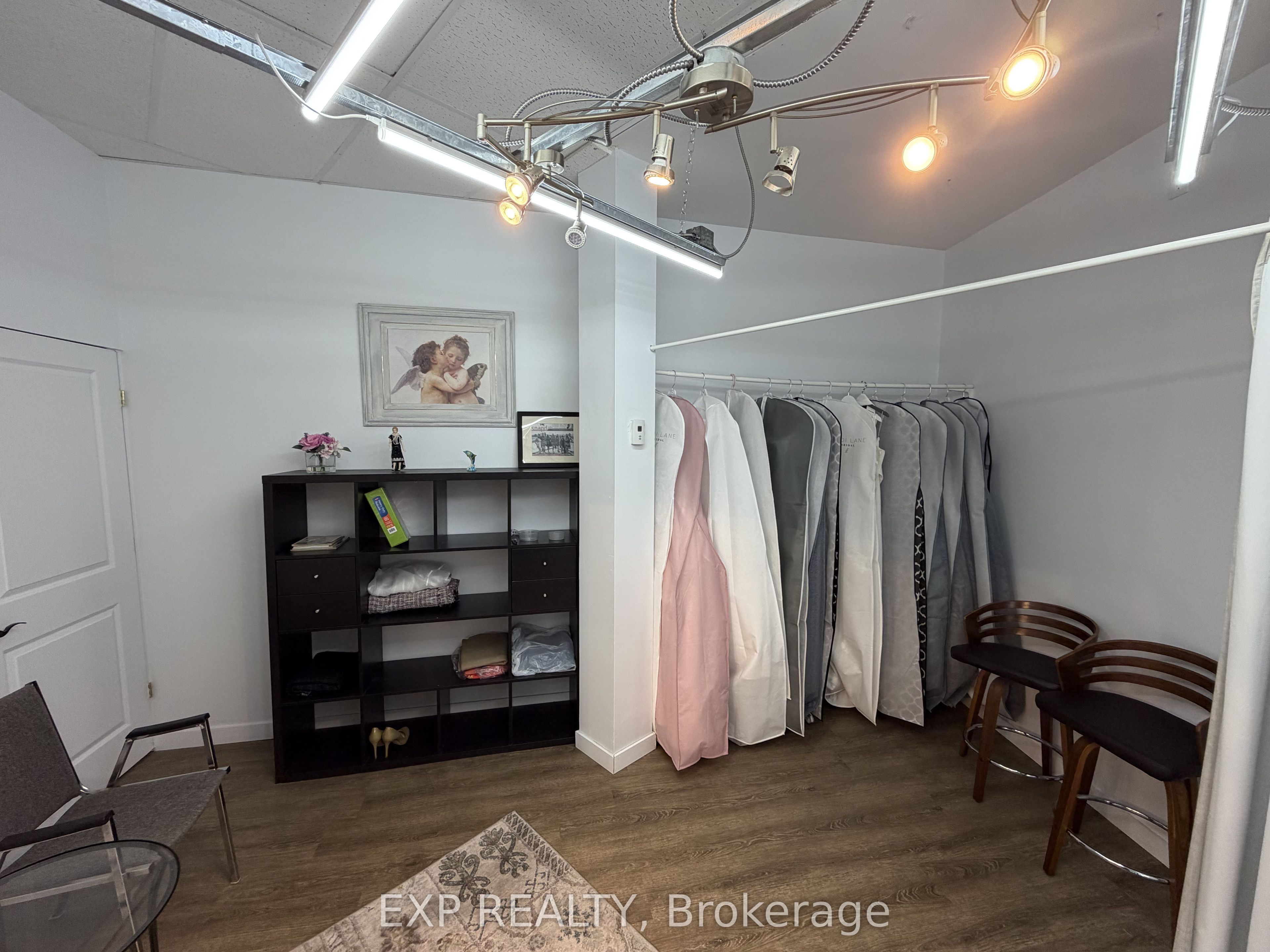 384 Yonge Street 11 Property Photo 9