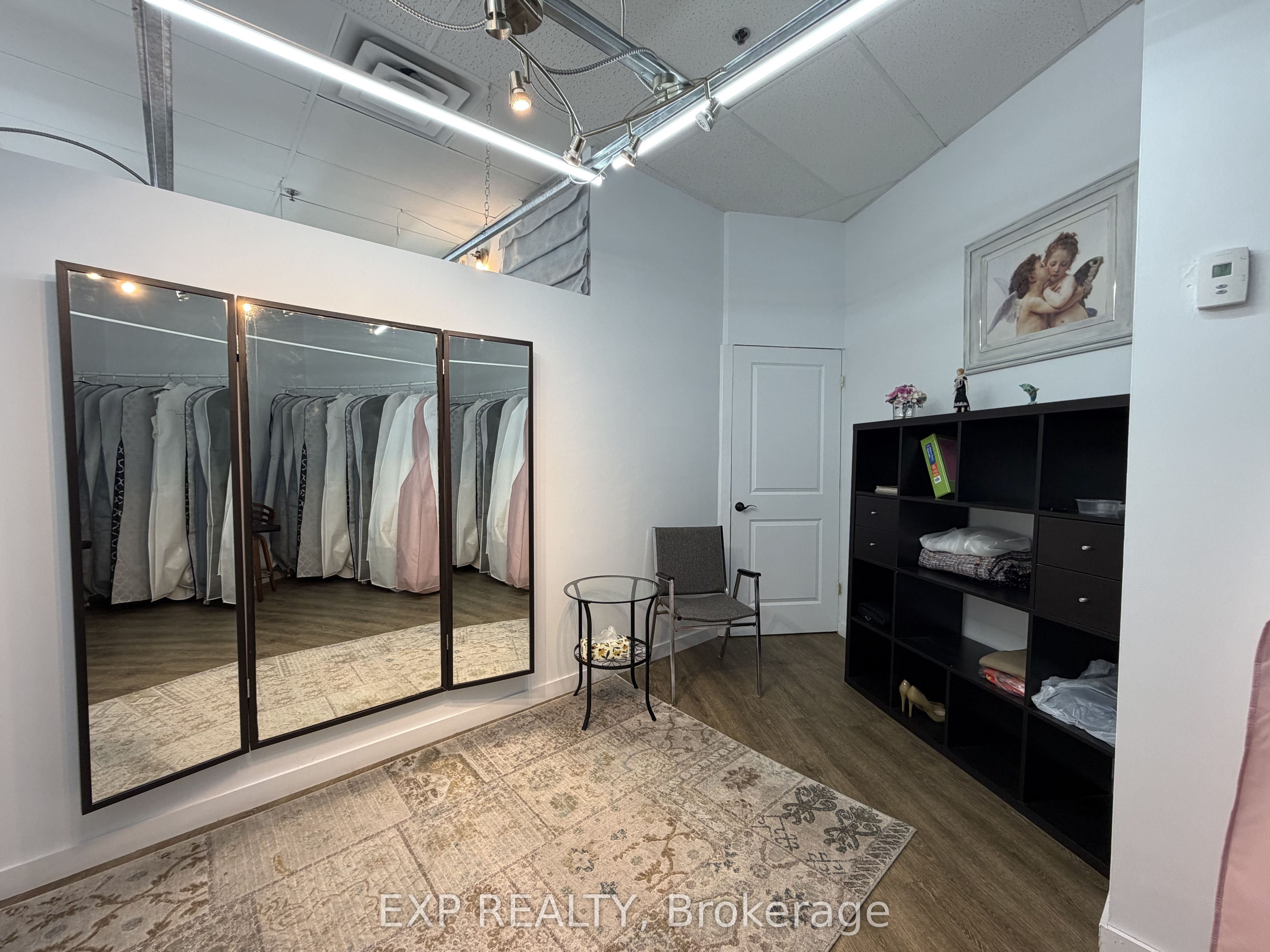 384 Yonge Street 11 Property Photo 10