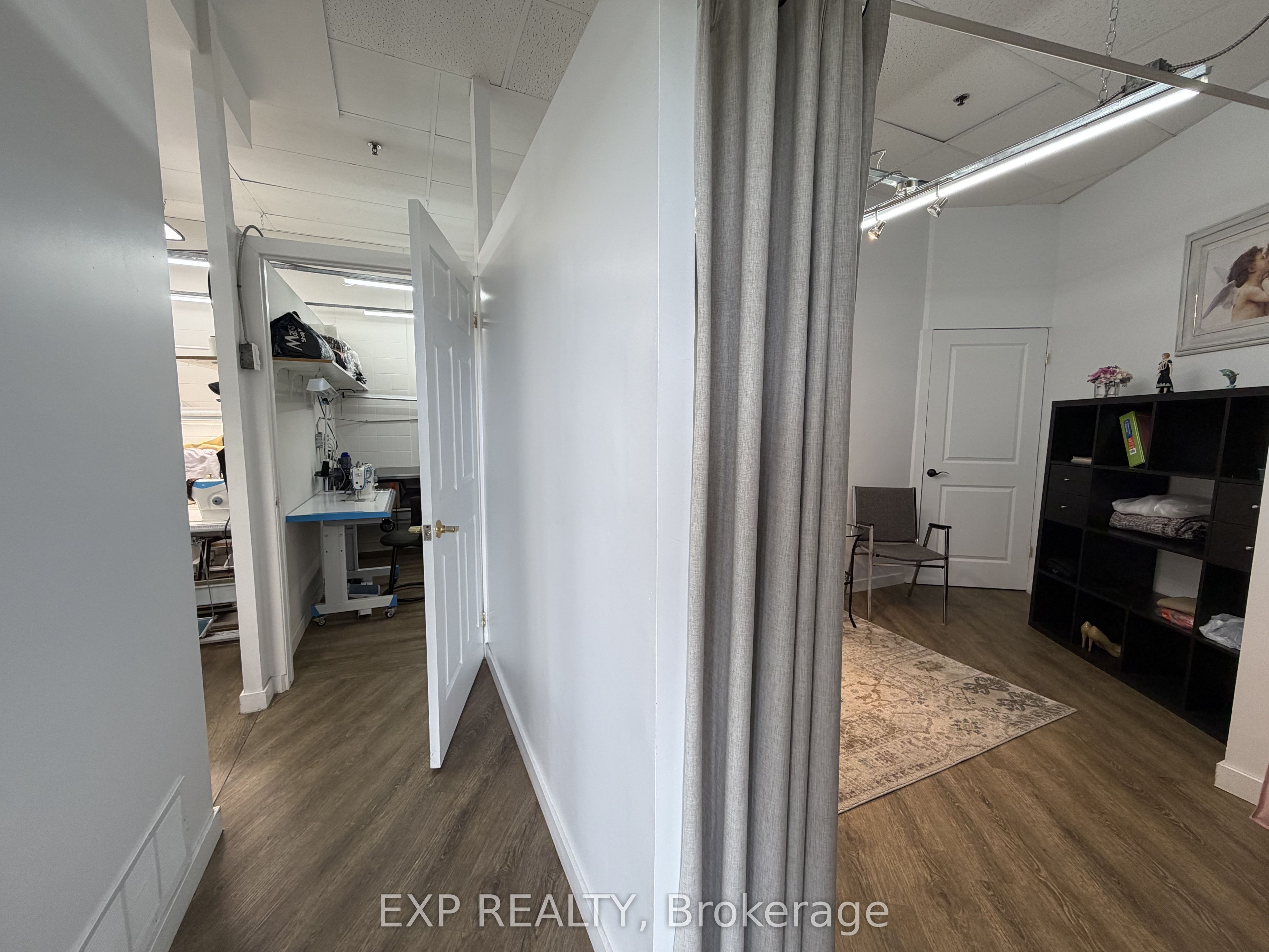 384 Yonge Street 11 Property Photo 13