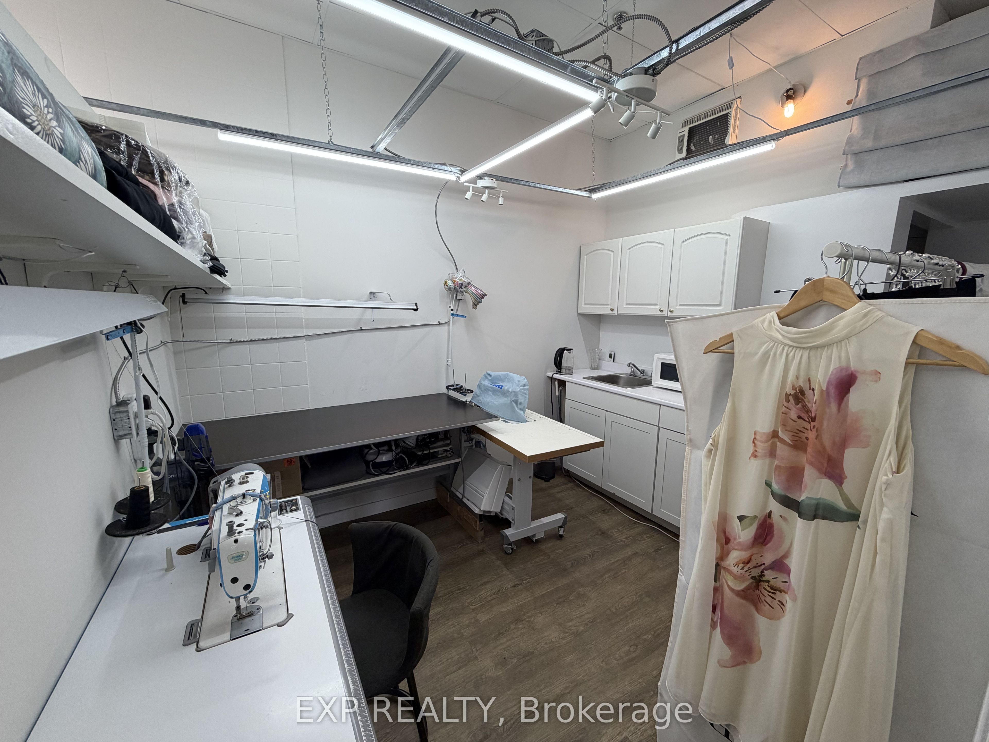 384 Yonge Street 11 Property Photo 14