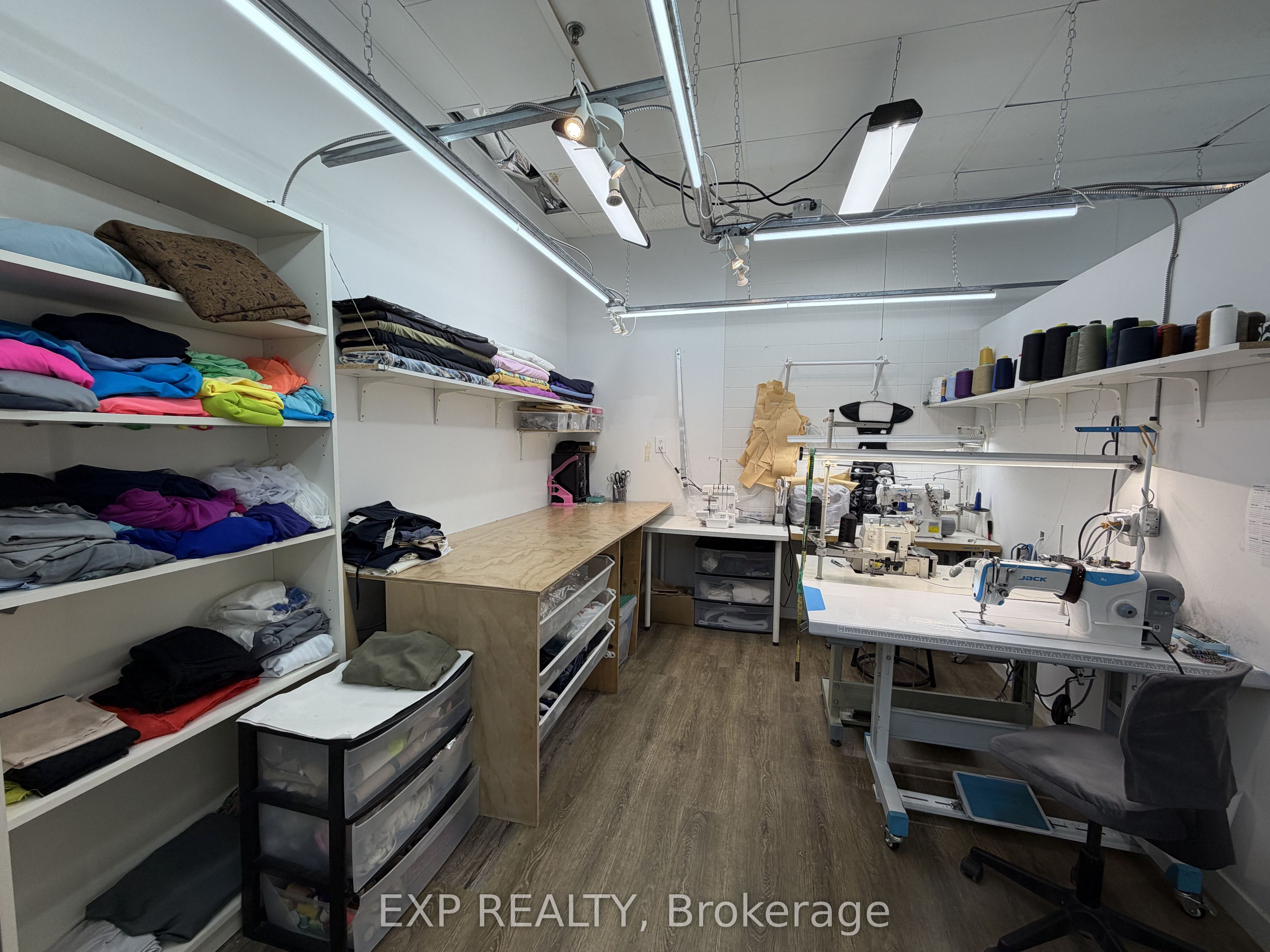 384 Yonge Street 11 Property Photo 17