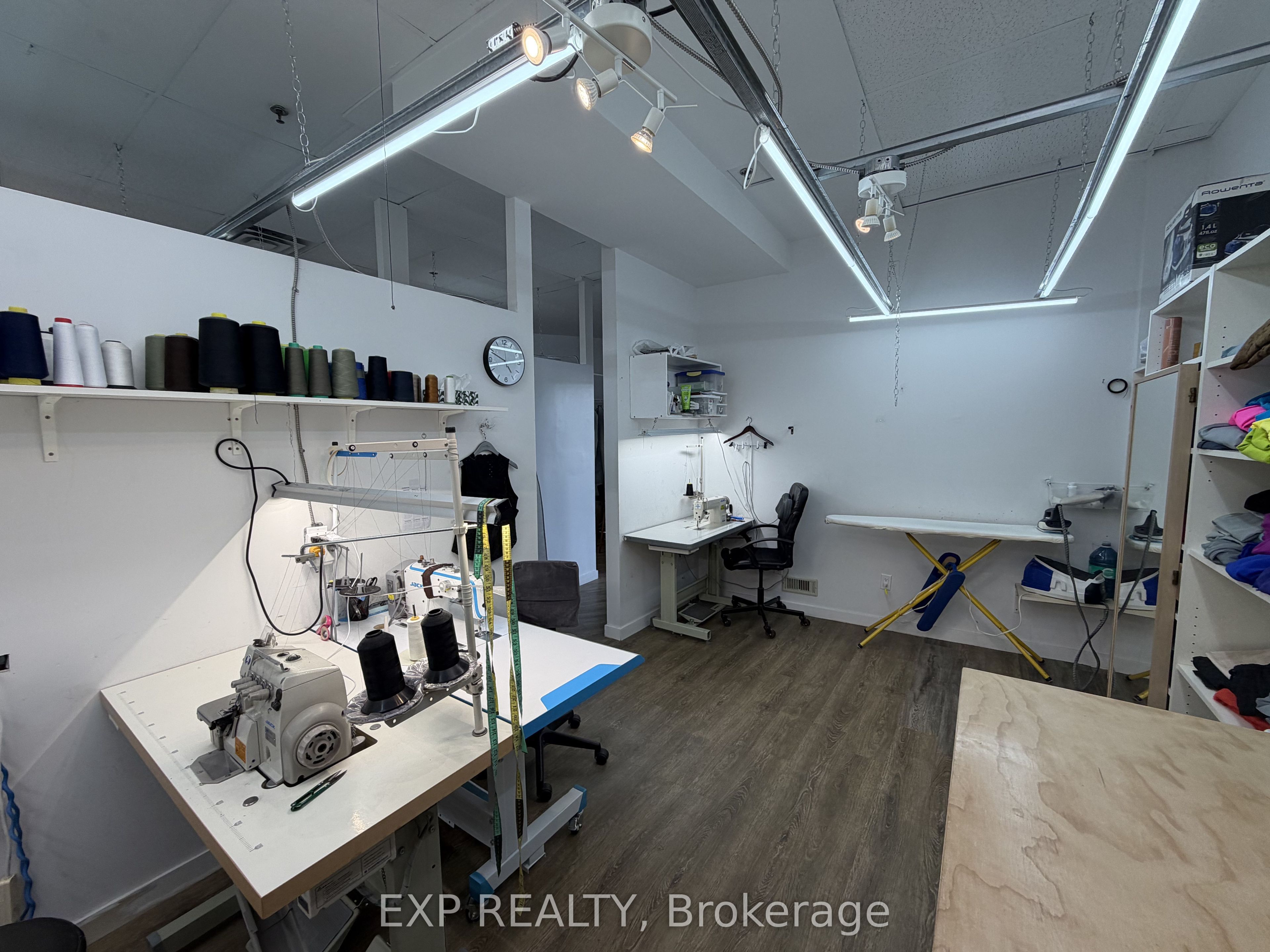 384 Yonge Street 11 Property Photo 23
