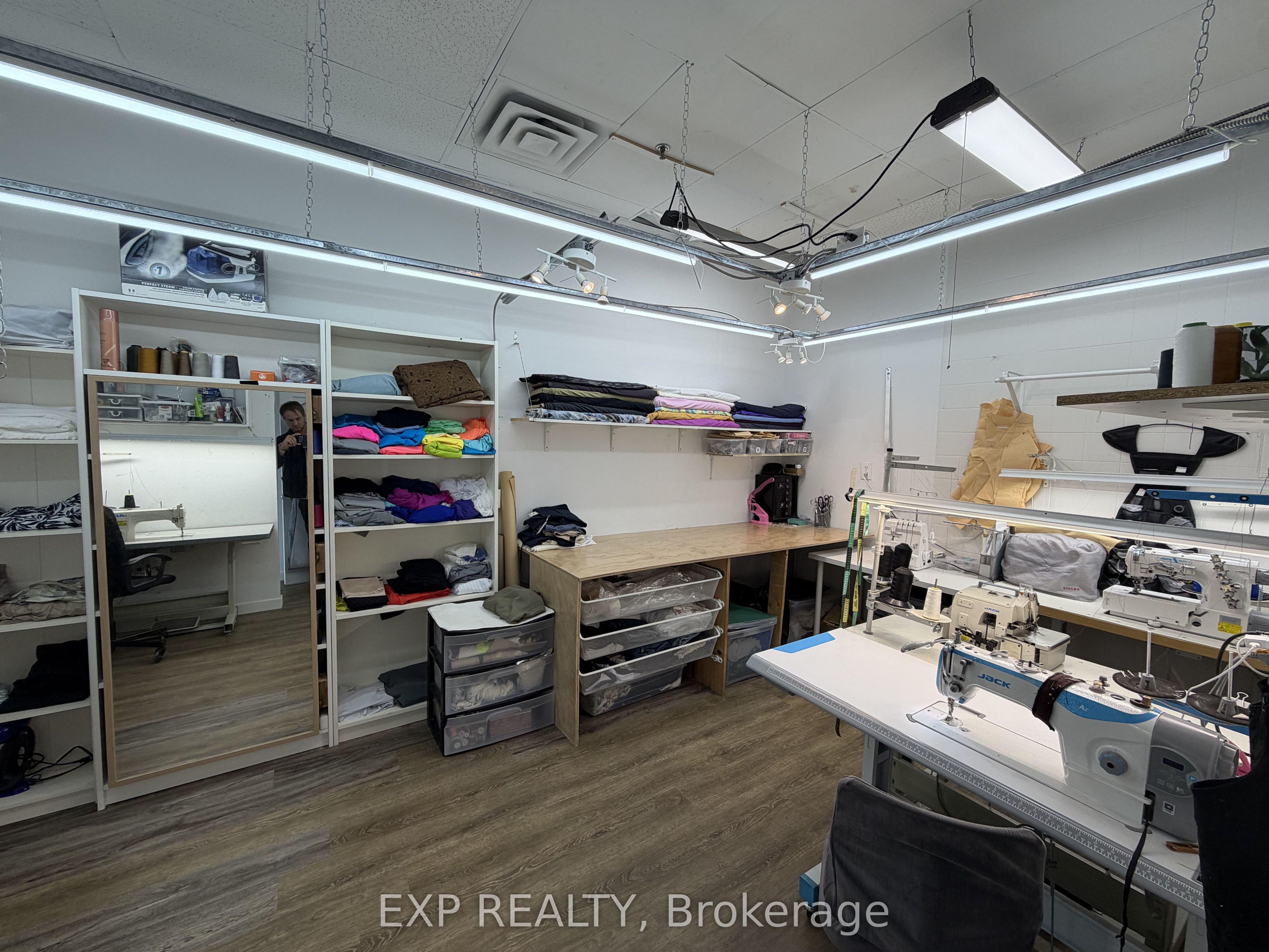384 Yonge Street 11 Property Photo 23
