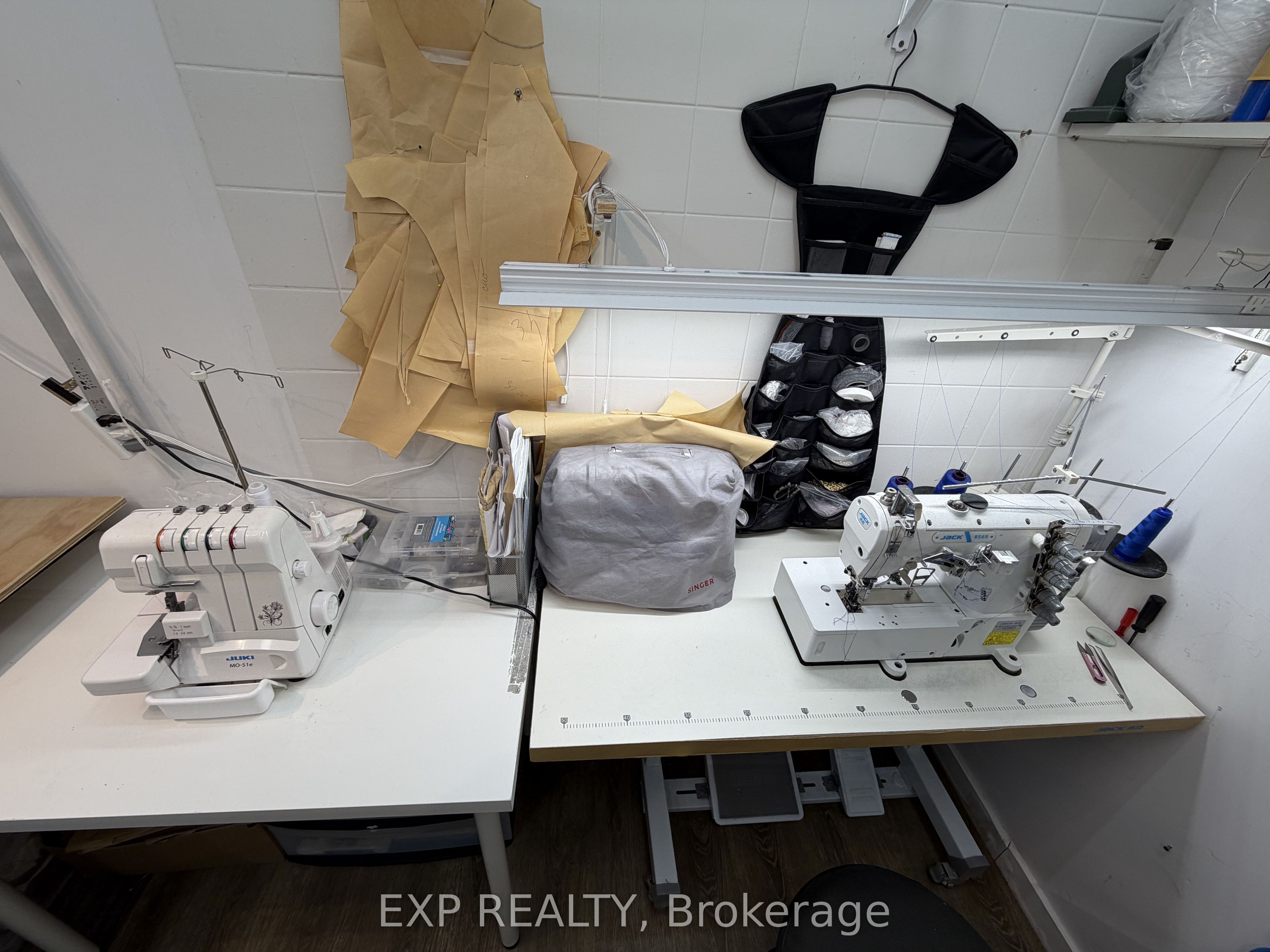 384 Yonge Street 11 Property Photo 25