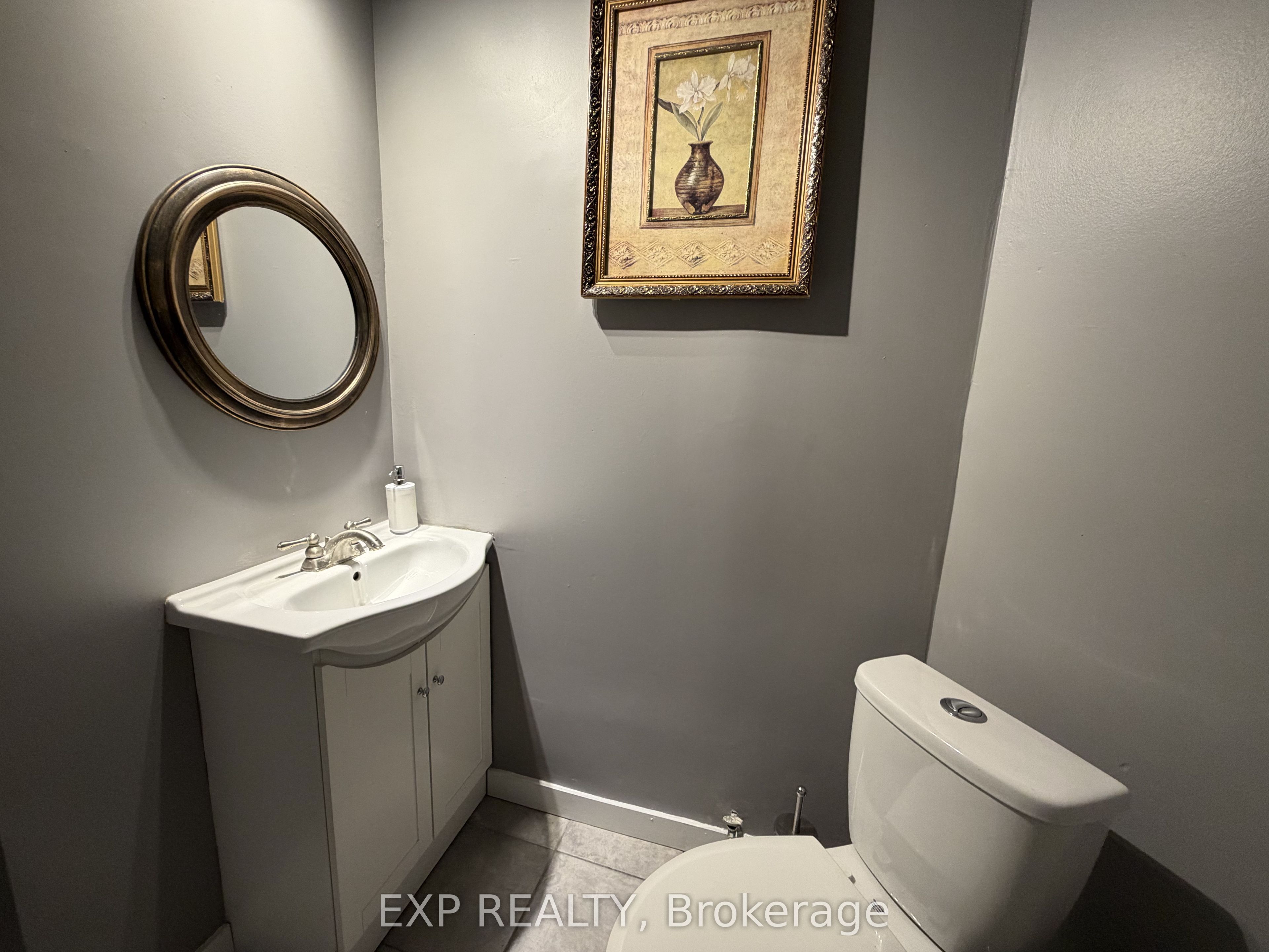 384 Yonge Street 11 Property Photo 26