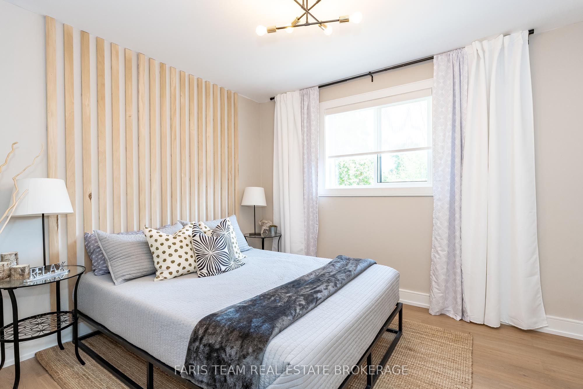 993 Whitney Crescent Property Photo 16