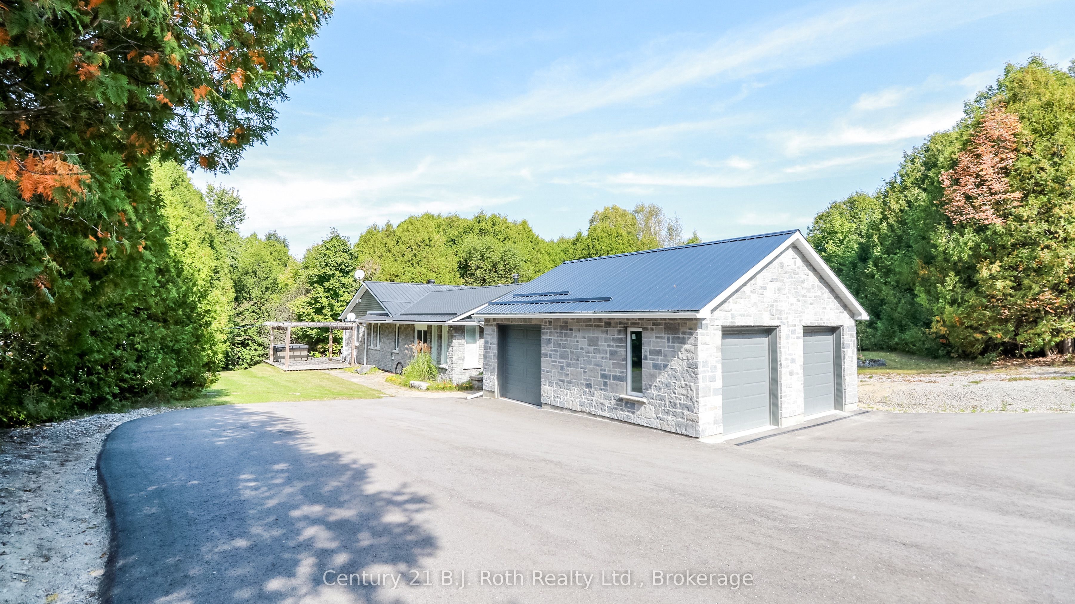 2709 Wainman Line Property Photo 2