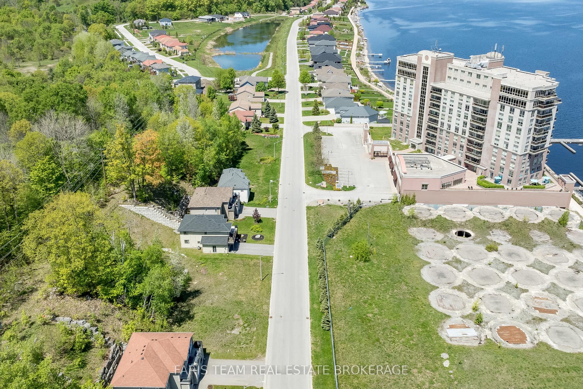 722 Aberdeen Boulevard Property Photo 2