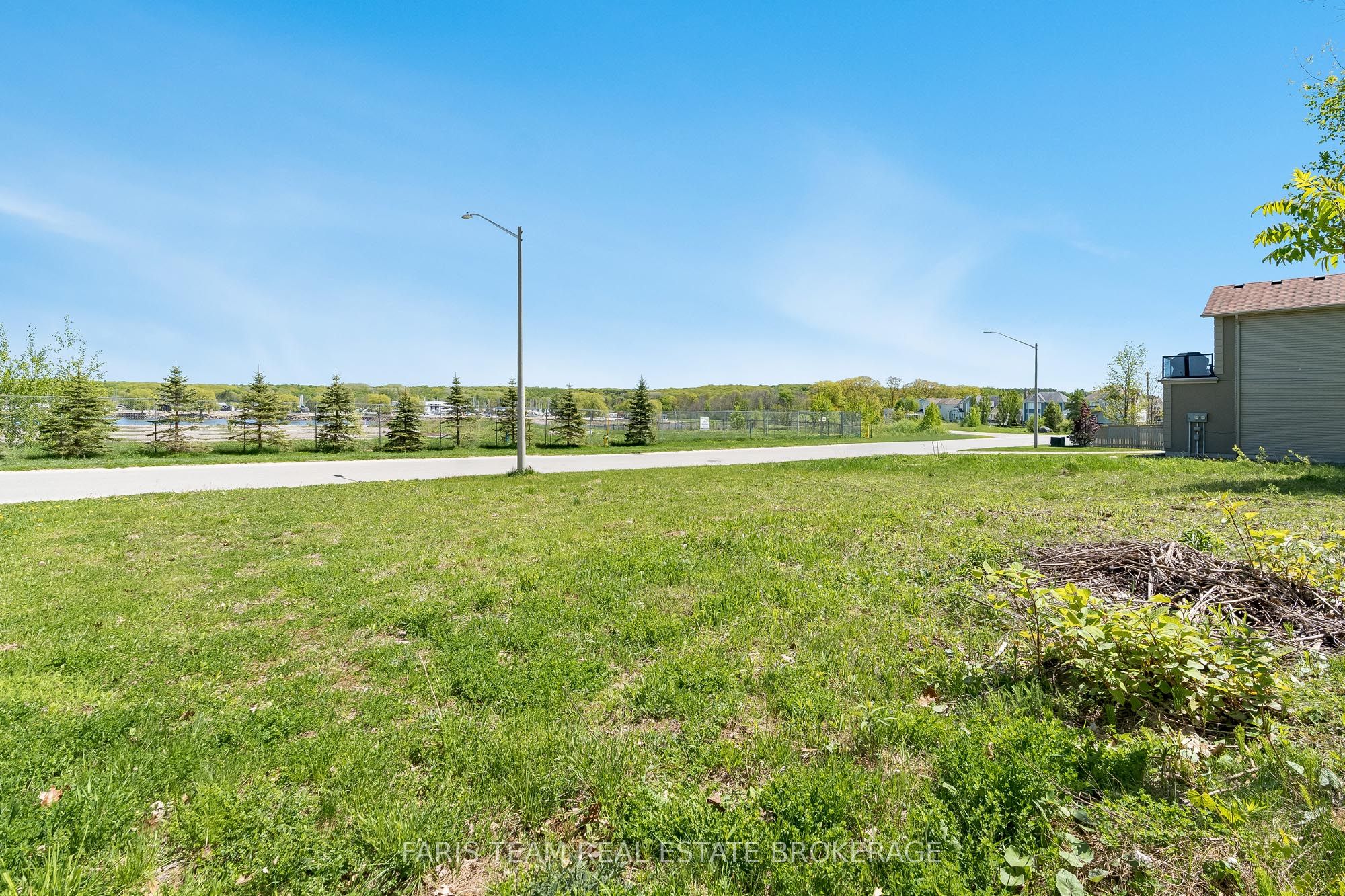 722 Aberdeen Boulevard Property Photo 3