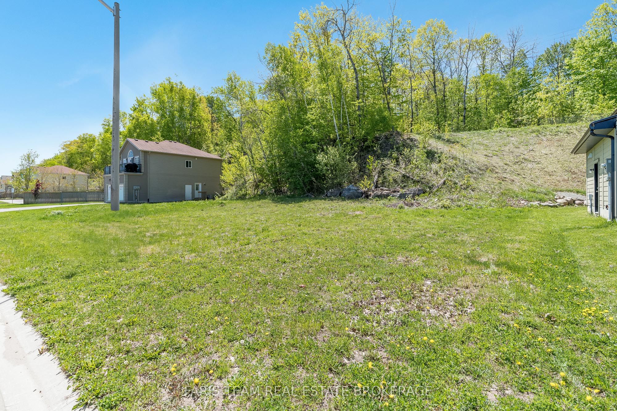 722 Aberdeen Boulevard Property Photo 4