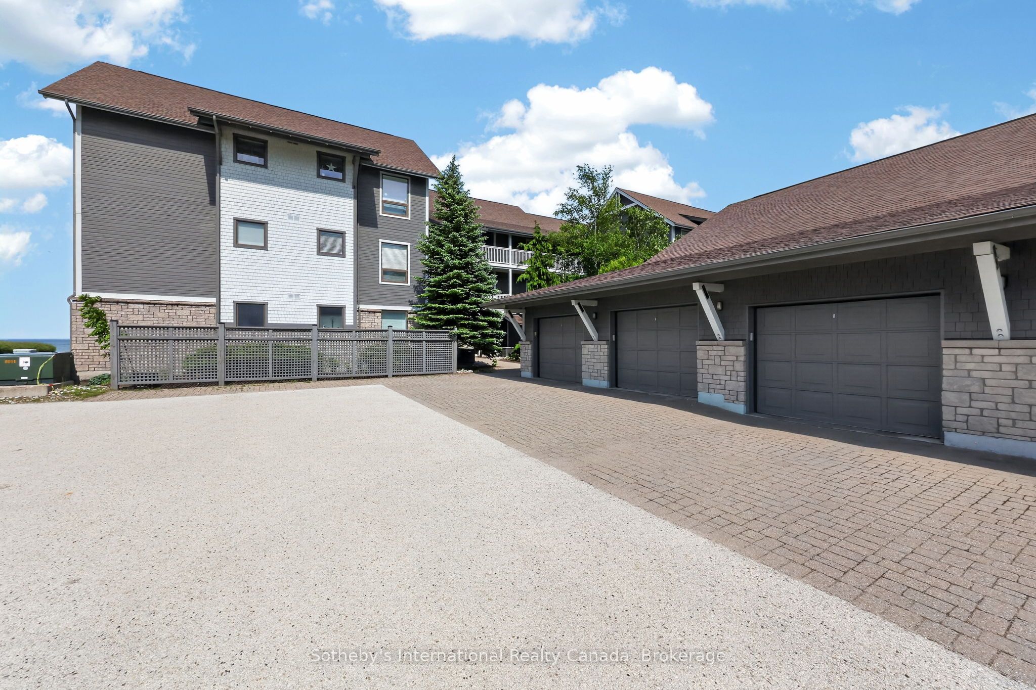 541 Mariners Way Property Photo 4