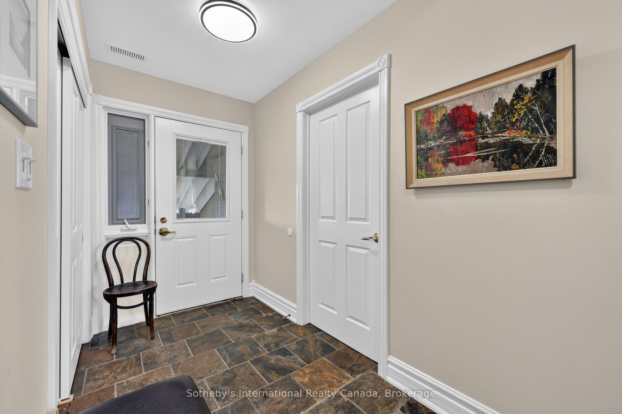 541 Mariners Way Property Photo 6