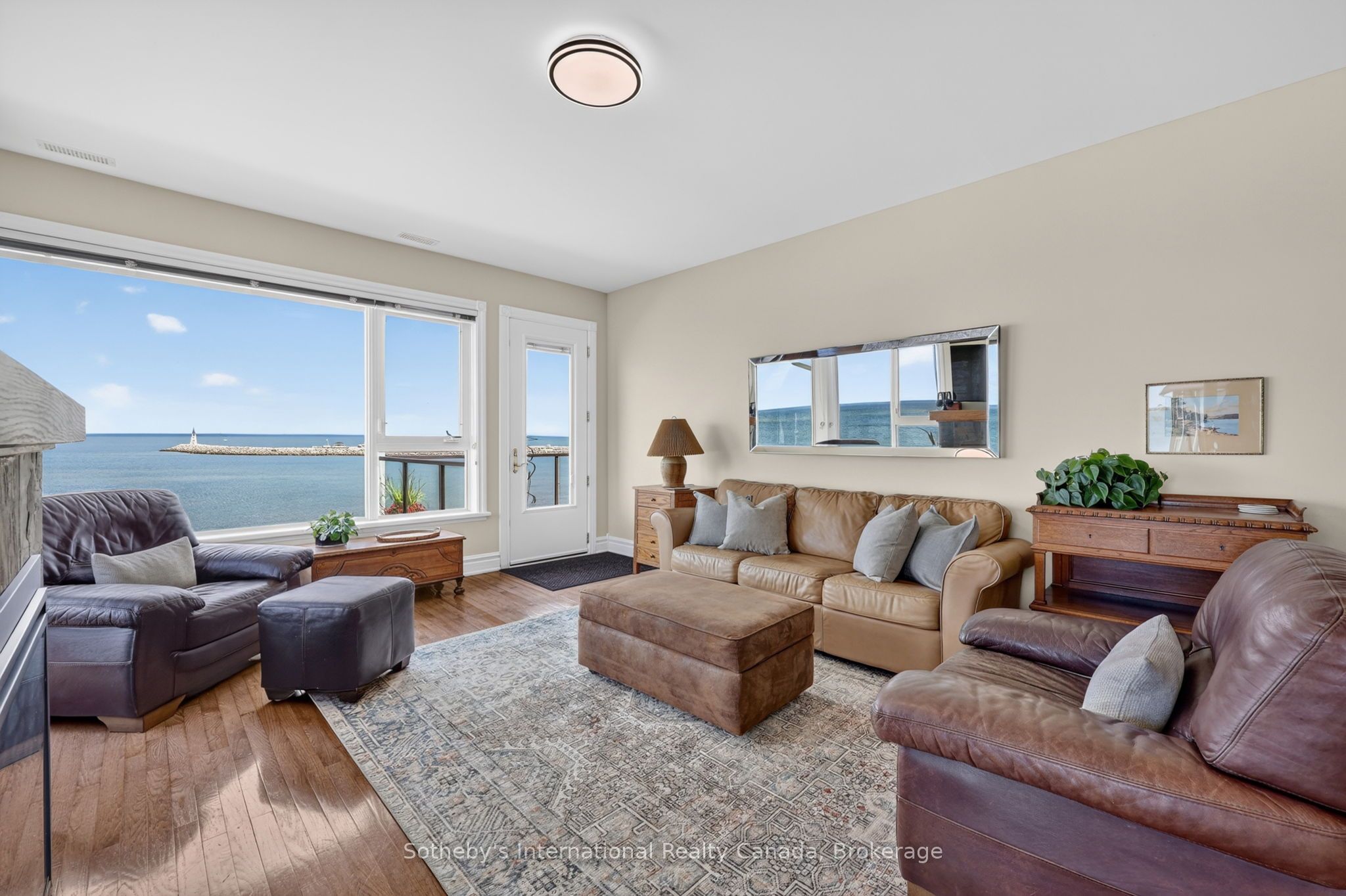 541 Mariners Way Property Photo 7