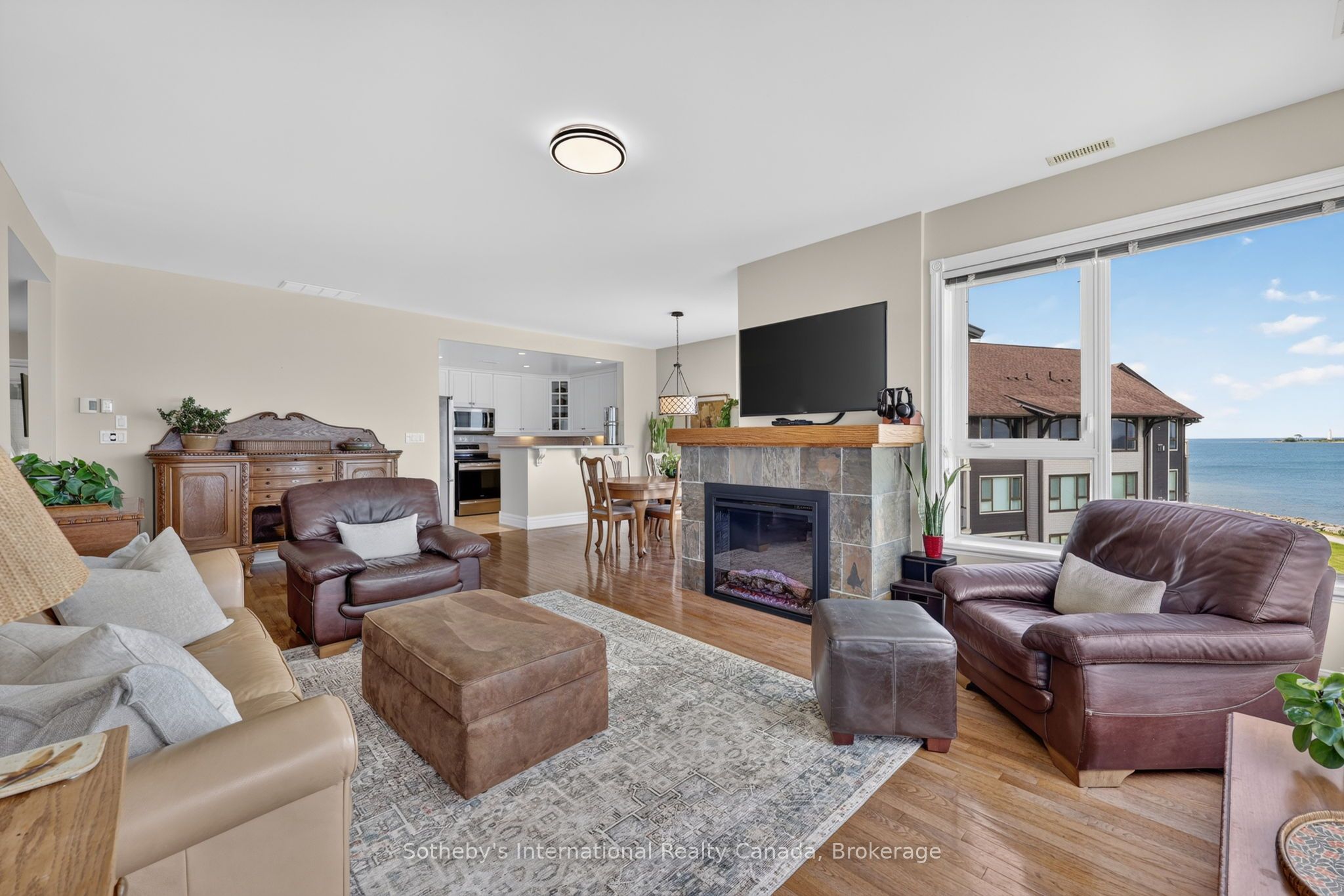 541 Mariners Way Property Photo 8