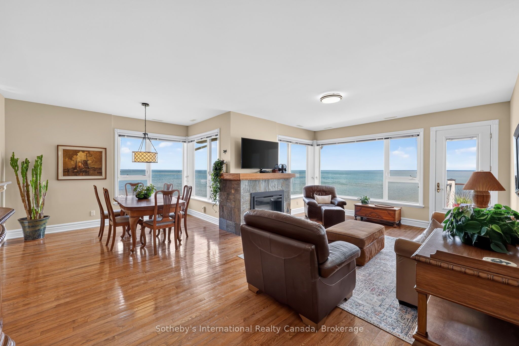 541 Mariners Way Property Photo 10
