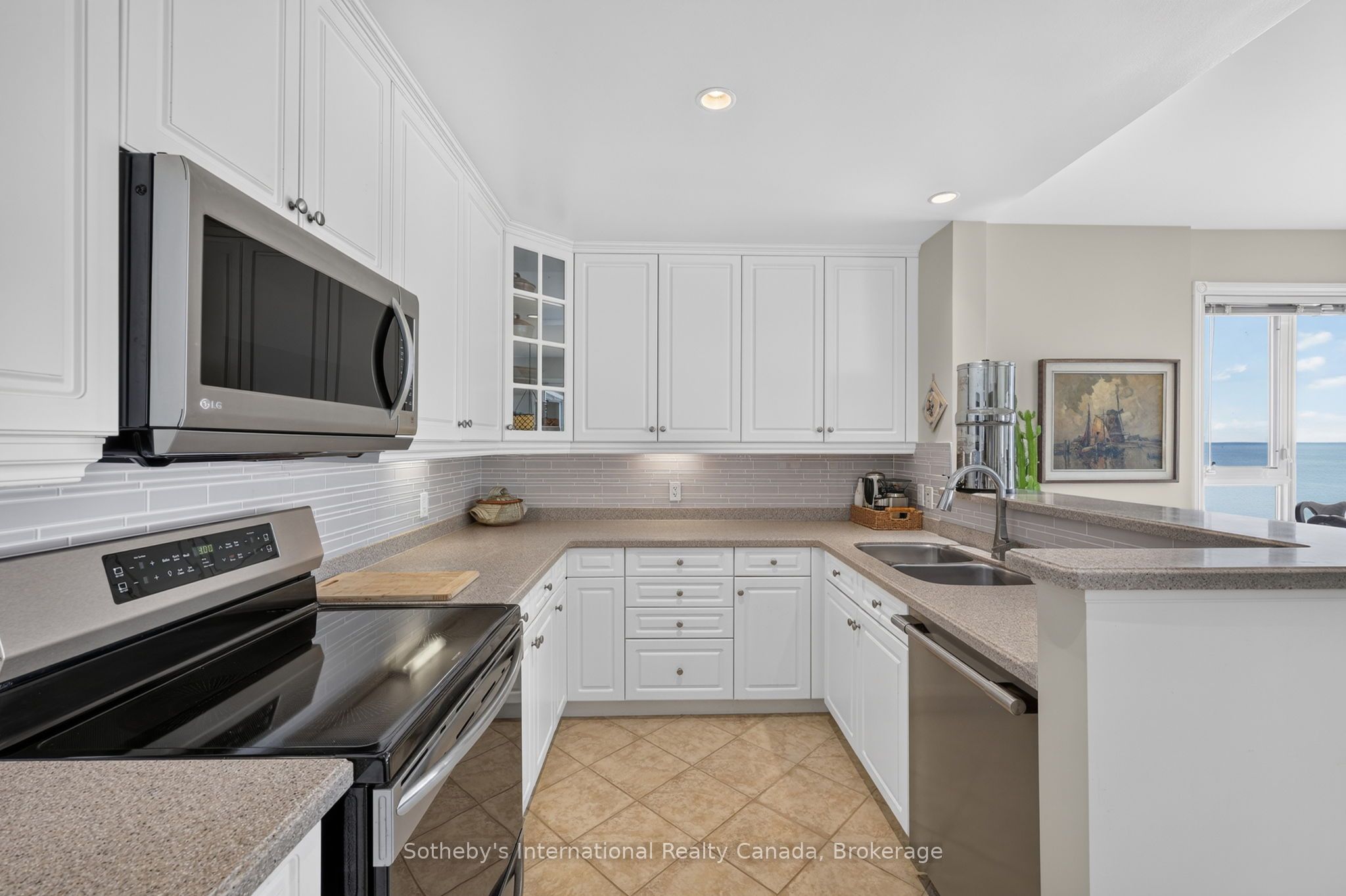 541 Mariners Way Property Photo 13
